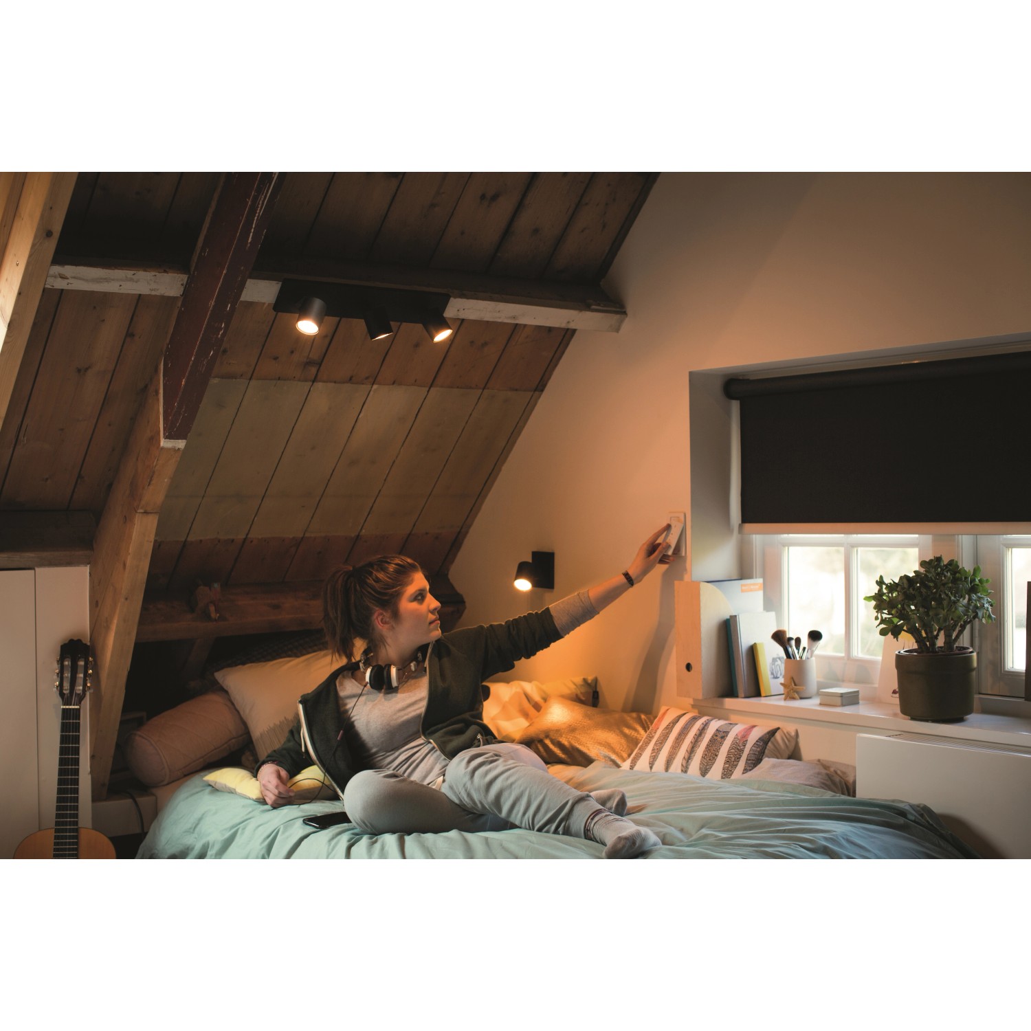 Philips Hue Spot 3 flg. White Ambiance Runner Schwarz 3 x 250 lm inkl. Dimmer