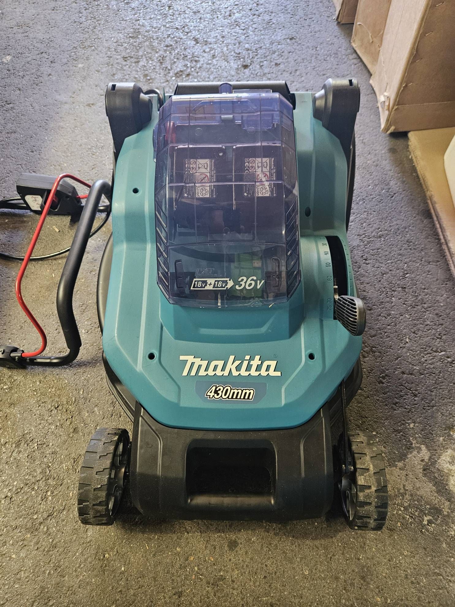 Makita Akku Rasenmäher DLM432PT2 18 V #E681