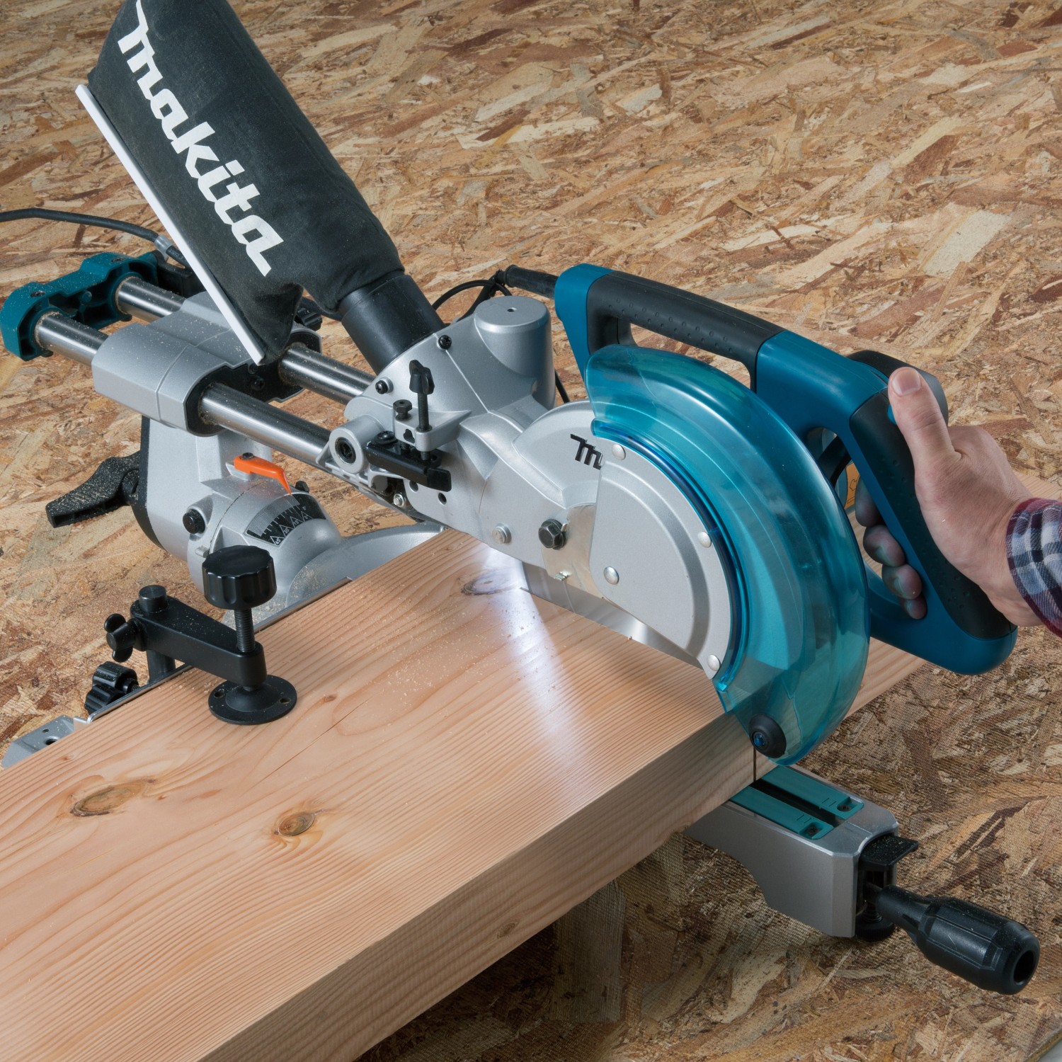 Makita Kapp und Gehrungssäge LS0815FLN 216 mm
