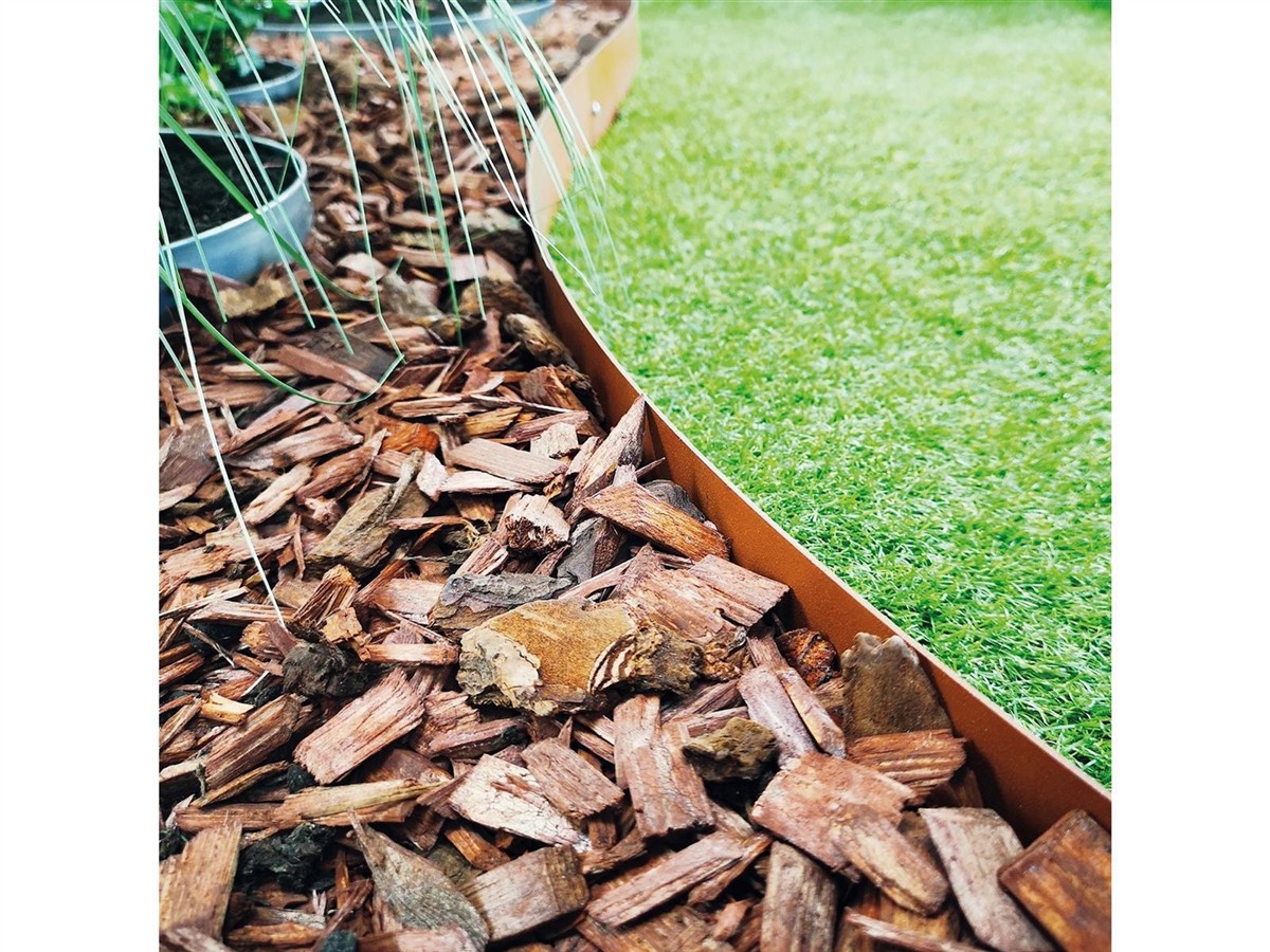 holzchips, holzmulch, garten, gartenrand, schindeln