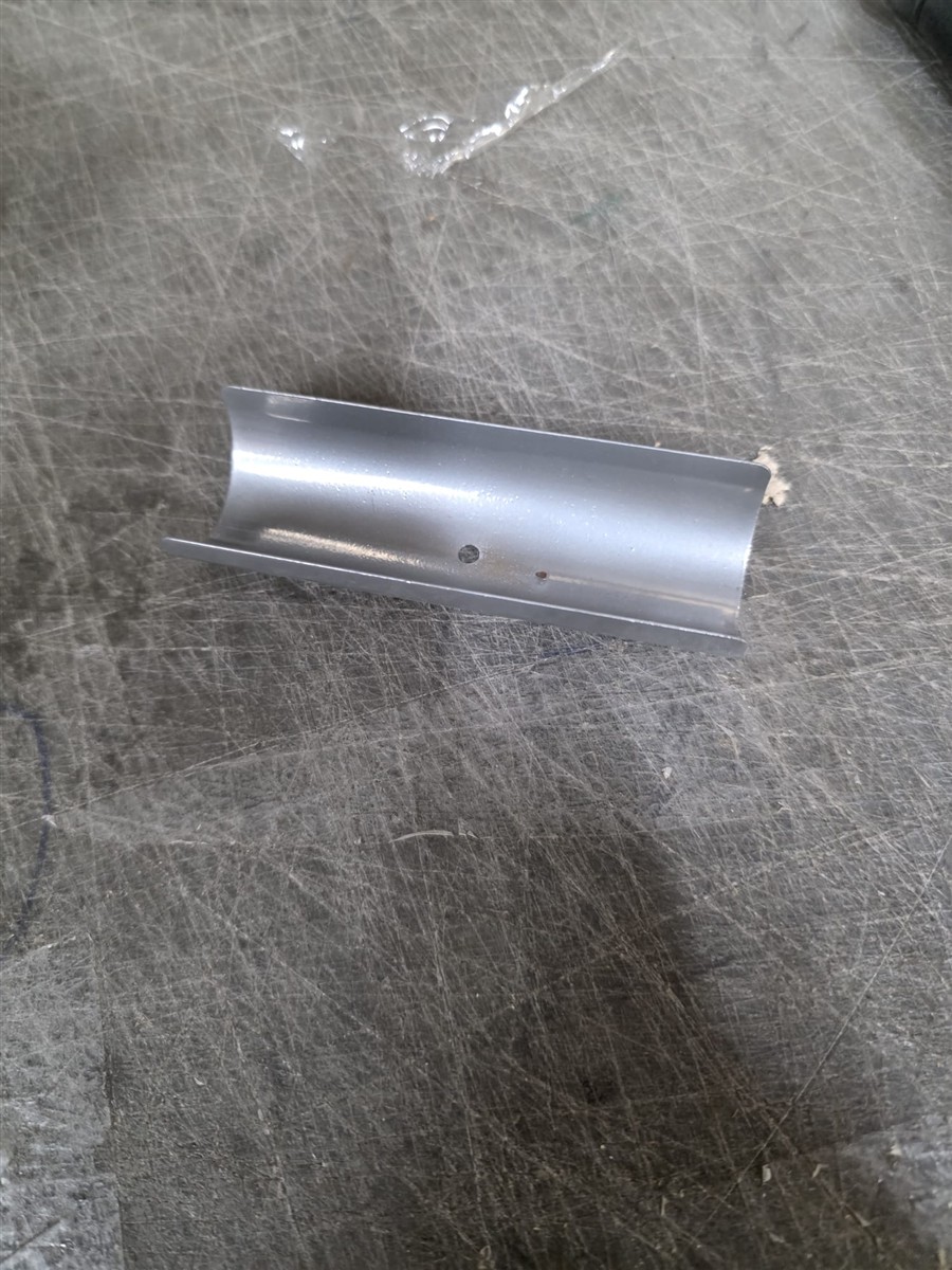 Metallstück, Schiene, Aluminiumprofil, U-Profil, Lochung