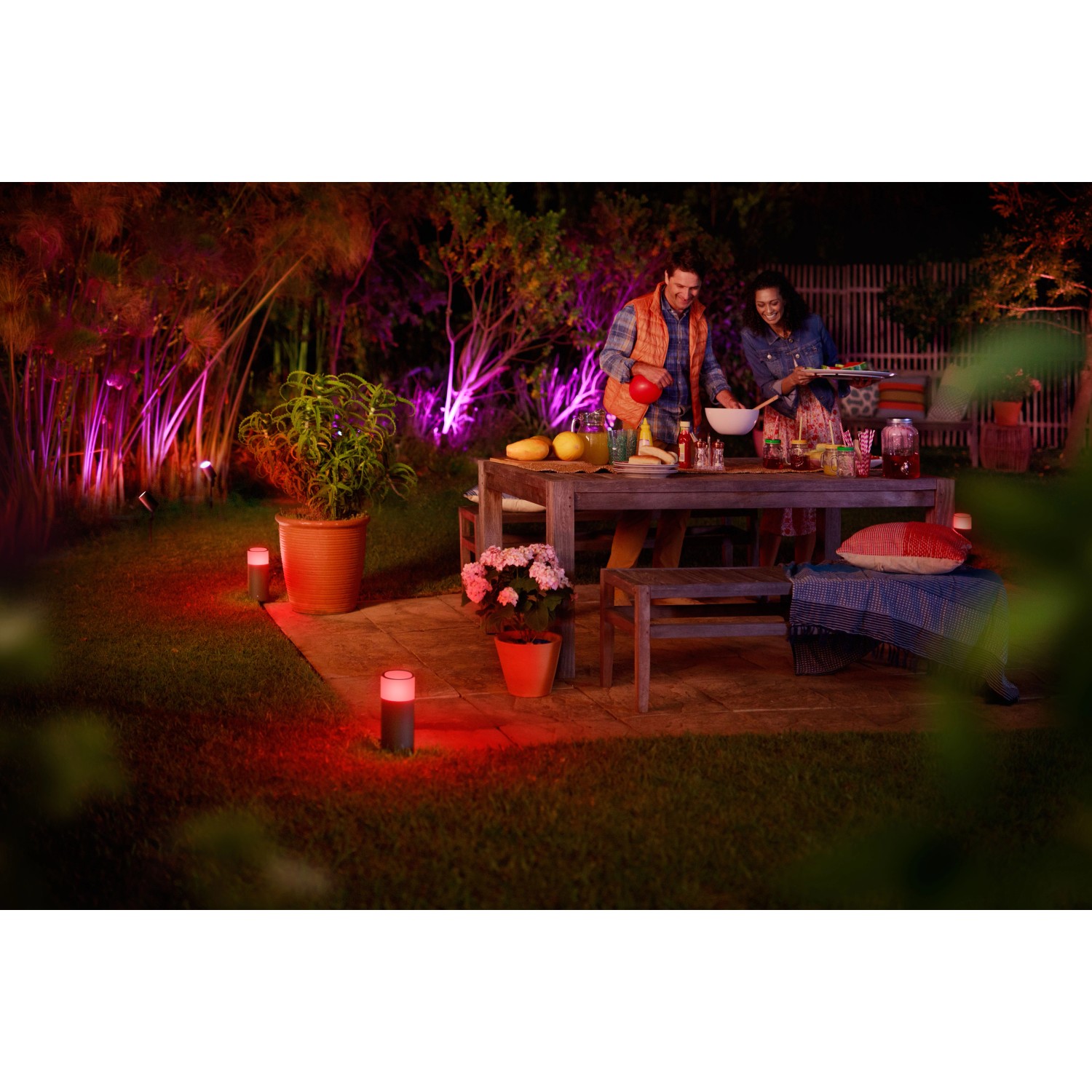 Philips Hue White & Color Ambiance LED Sockelleuchte Basis Set Calla