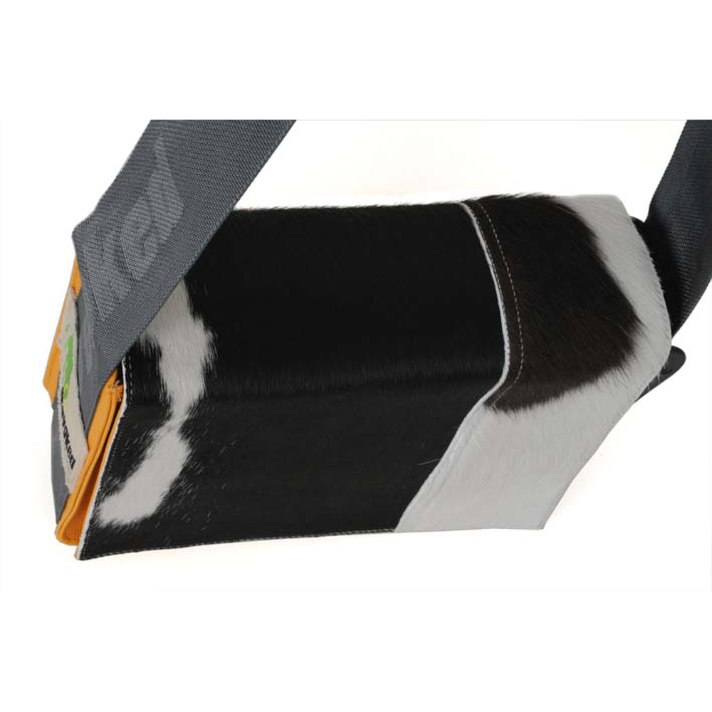 Messenger Bag MINI PROVOKED aus Kuhfell: schwarz & LKW-Plane: hellorange, 2