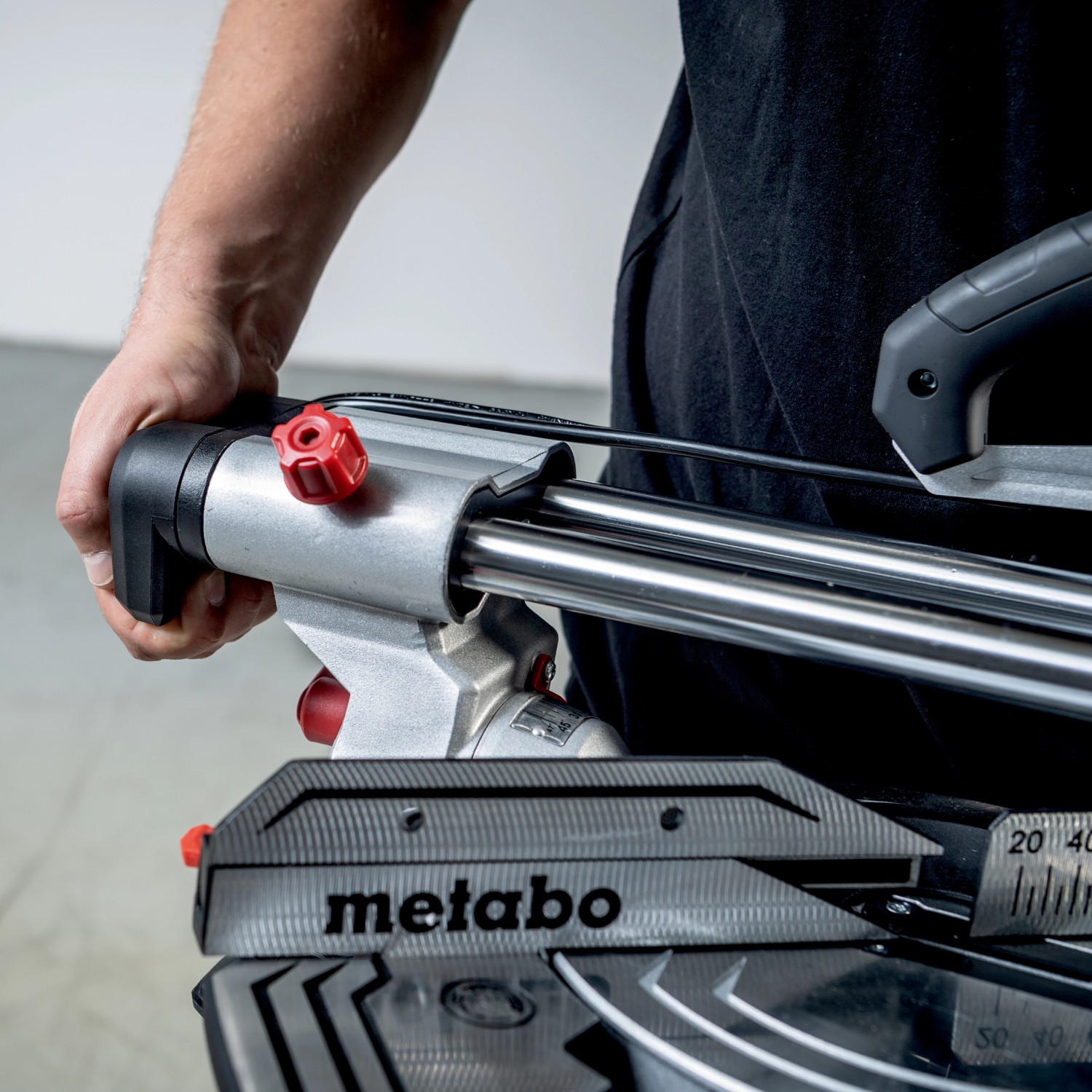 Metabo Kappsäge und Zugsäge KGS 254 M mit Hartmetall Sägeblättern