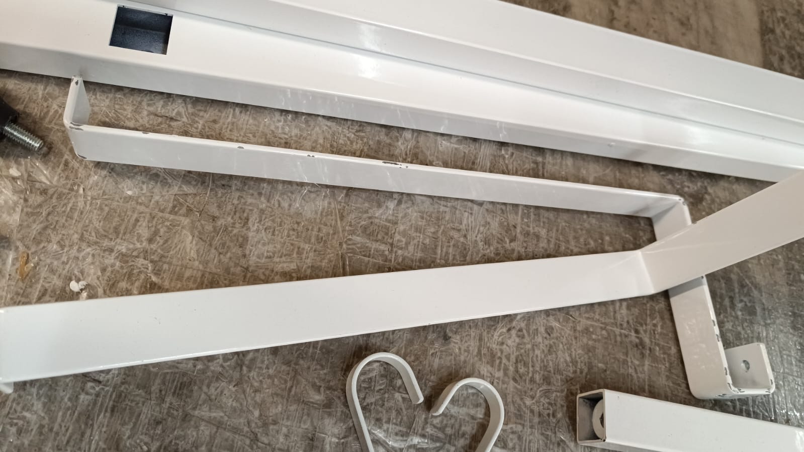 Heldenwunder Getränkekistenregal 6 Kästen Metall Sixpack-Halter weiss #B201