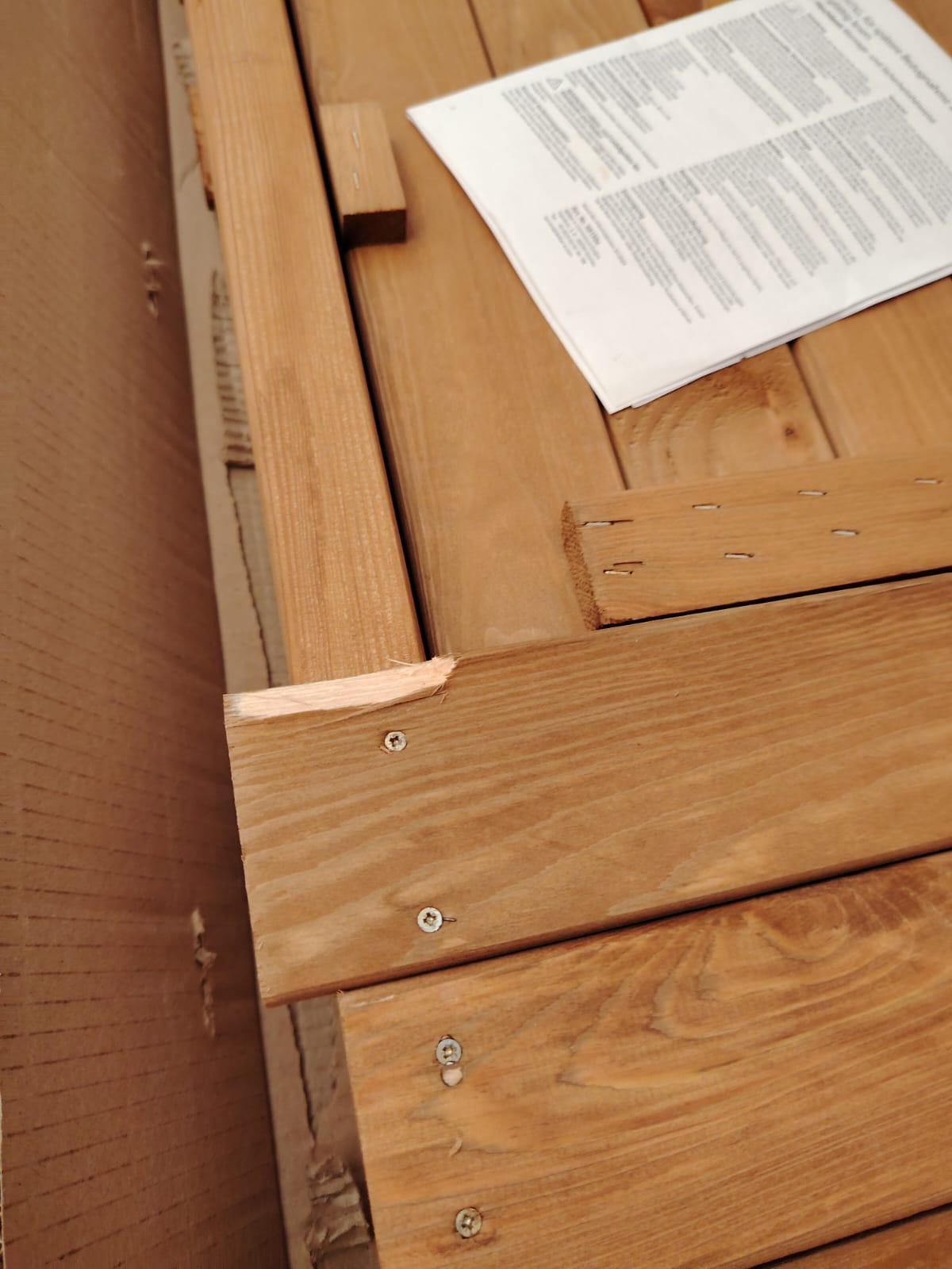 Holz, Holzmöbel, Holzplatten, Schrauben, Montageanleitung