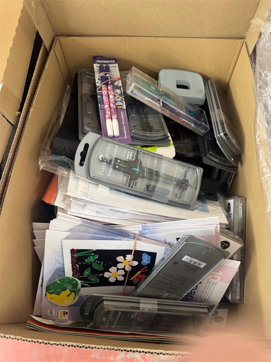 Schreibset, Schreibware, Papier, bunte Zeichenstifte, Zubehör Box
