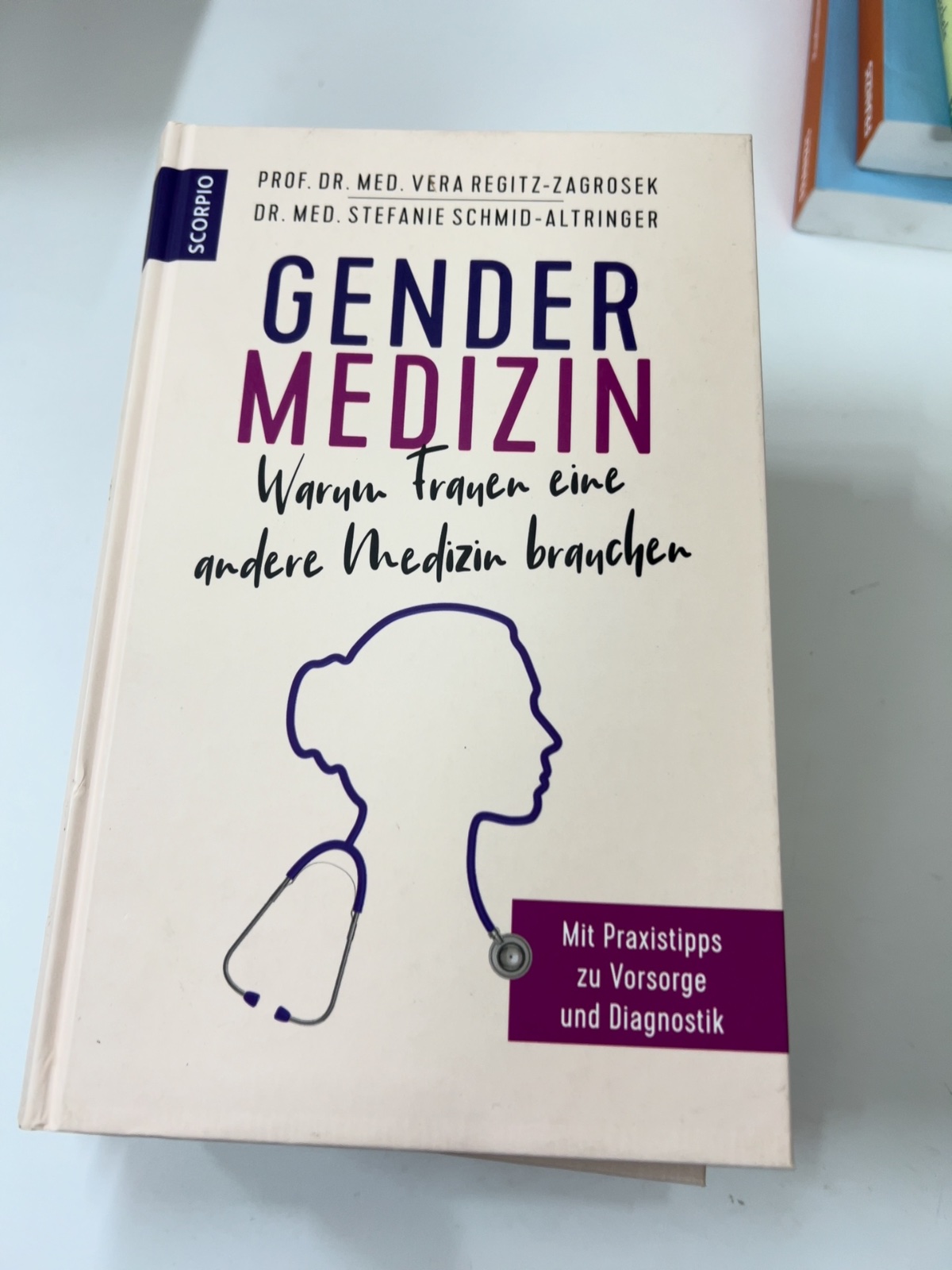 Gender Medizin, Buch, Stethoskop, Kopfprofil, Praxistipps