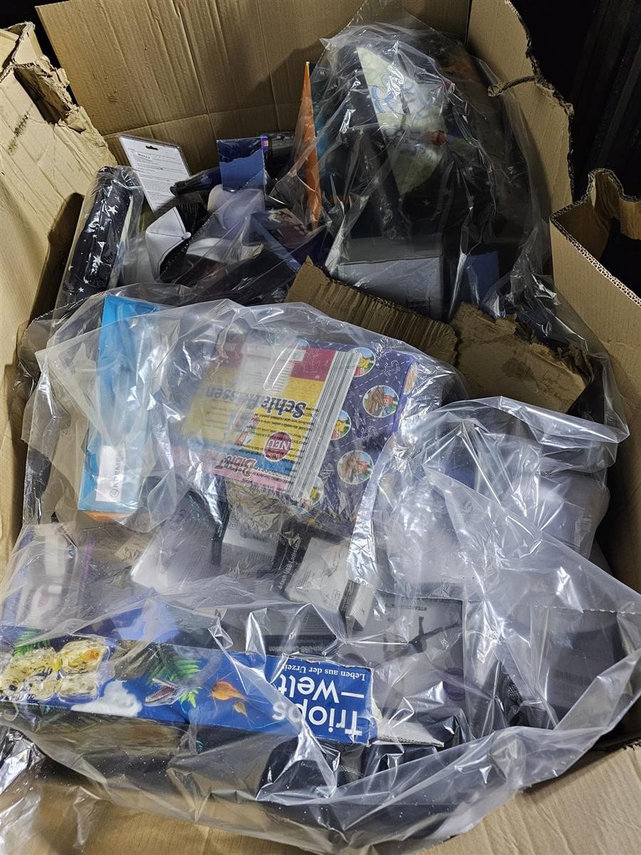 Mischposten, verschiedene Produkte, Kunststoffverpackung, Kartonverpackung