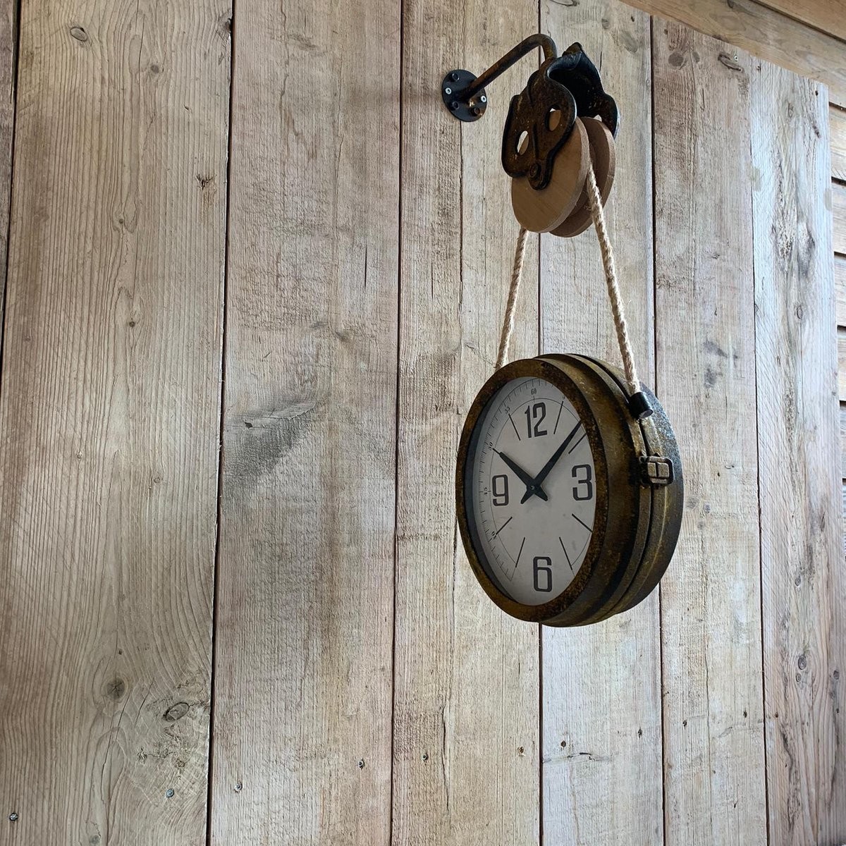 Wanduhr, Rund, Metall, Gurtaufhängung, Rustikal