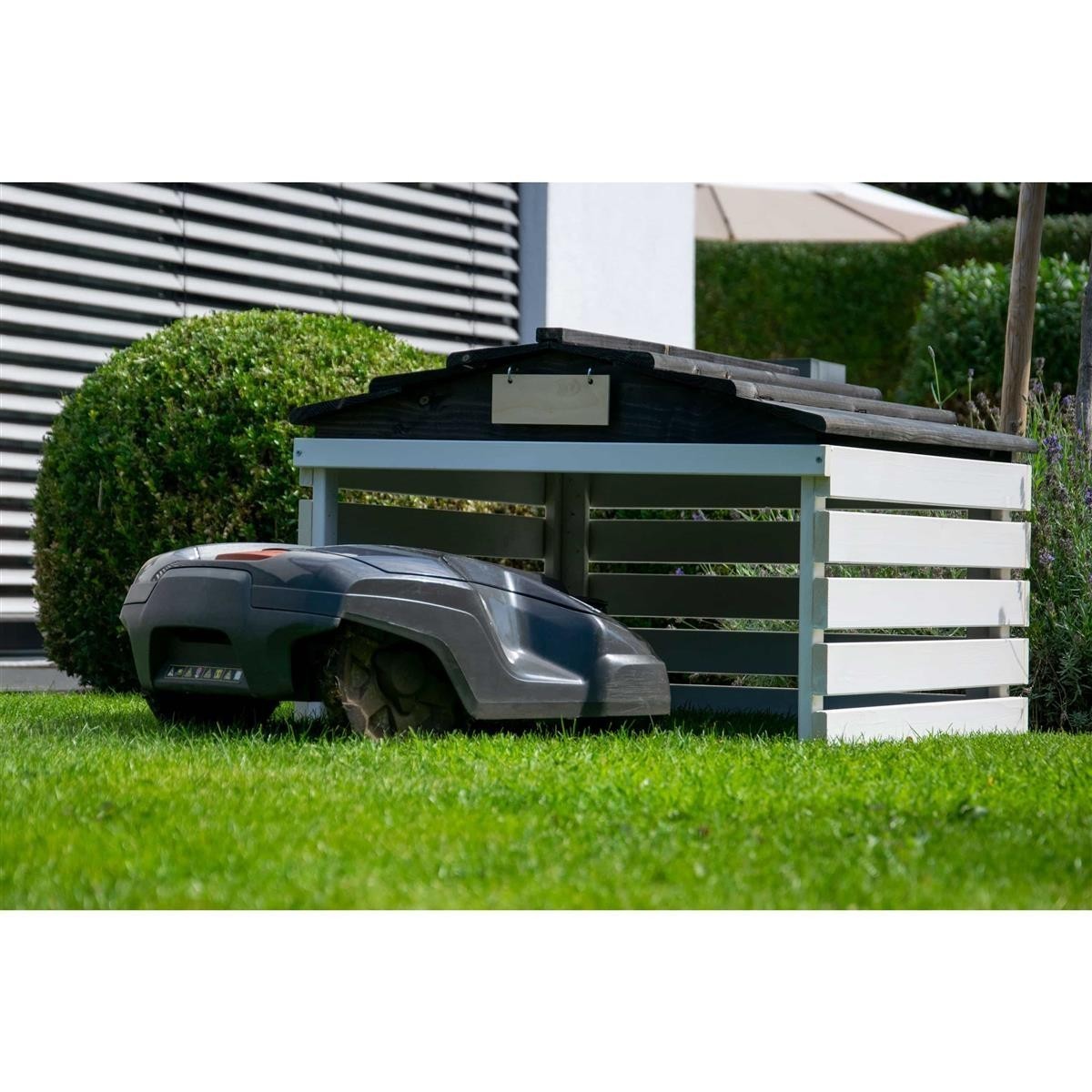 Rasenmäh-Roboter, Rasentraktor, Garten, Unterstand, Grill/Gerätestation