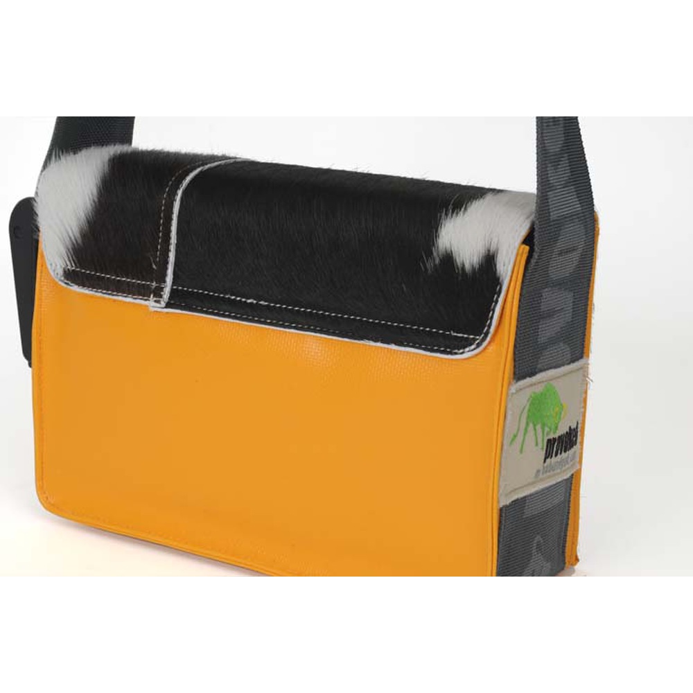 Messenger Bag MINI PROVOKED aus Kuhfell: schwarz & LKW-Plane: hellorange, 2