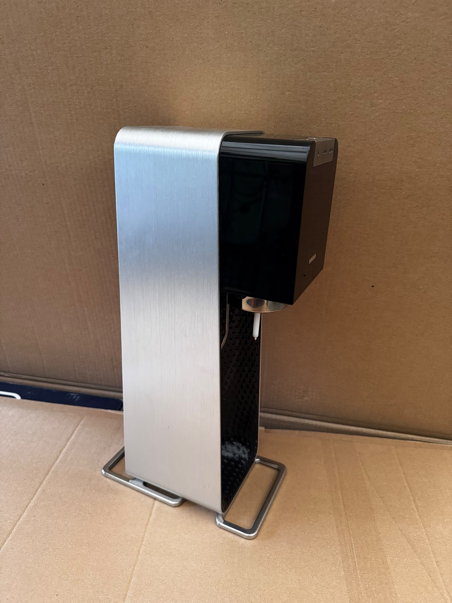 Kaffeemaschine, Kaffeeautomat, Aluminiumgehäuse, Schwarz-Silber, Kapselsystem