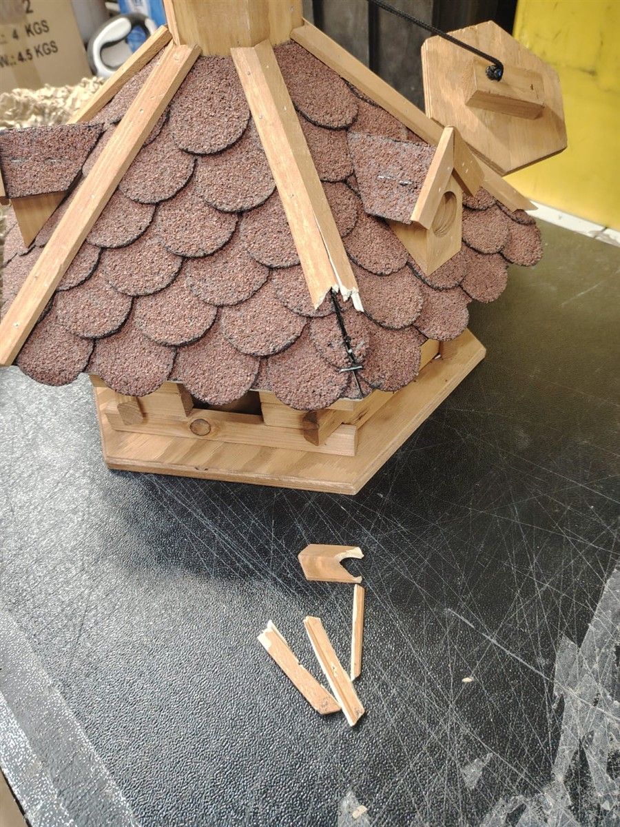 Miniaturhaus, Schindeldach, Holzmodell, Bastelprojekt, Ausstanzteile