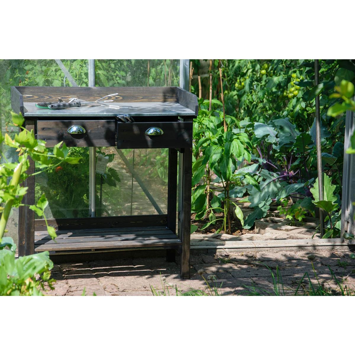Grill, Außenbereich Grill, Holztisch, Gartenmöbel, Metallgriffe