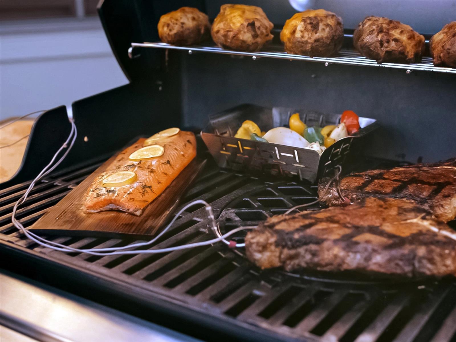 Weber Gasgrill Spirit EPX 325S GBS Smart Grill mit 3 Brennern und SearZone