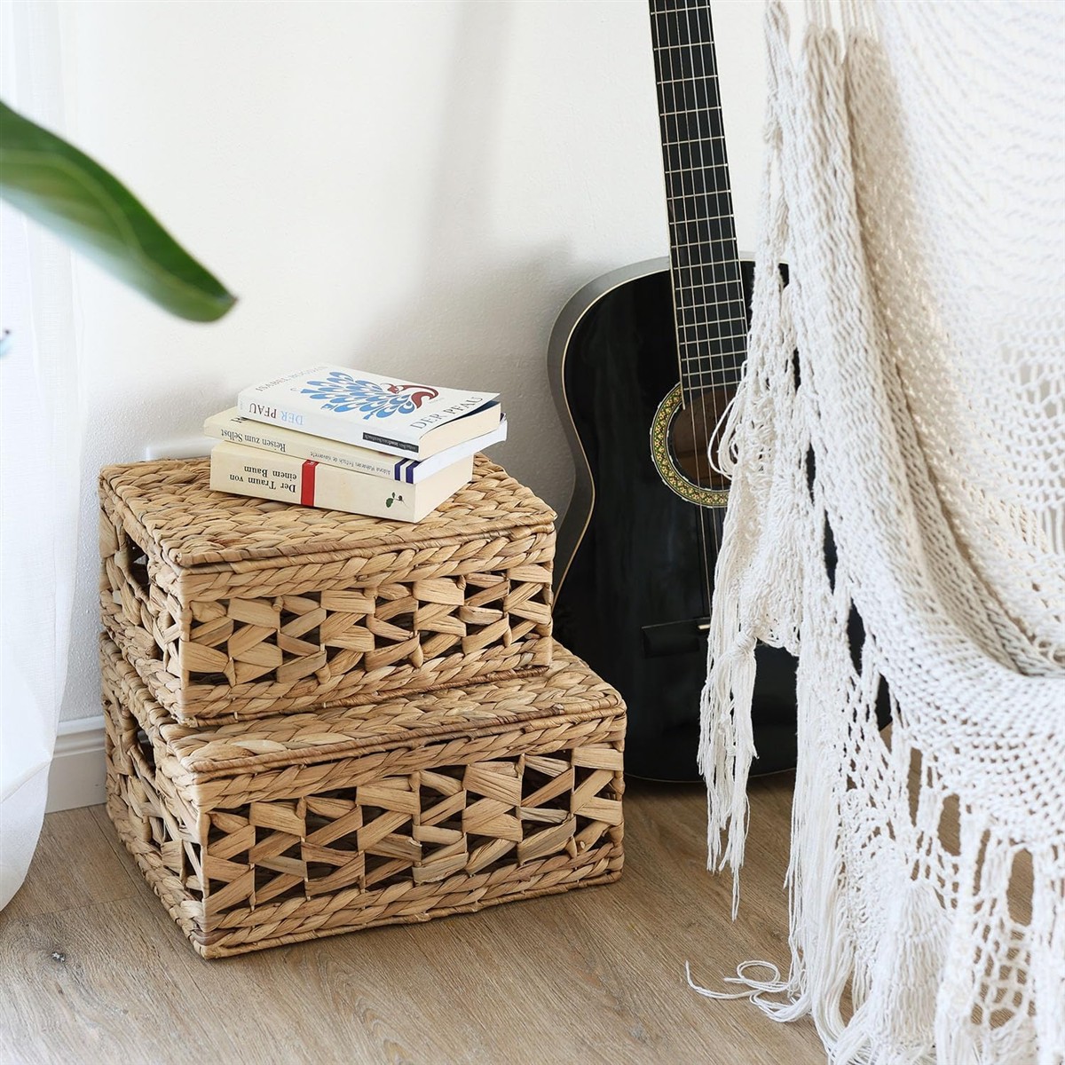 Korb, geflochten, Aufbewahrungskorb, Gitarre, Bücher