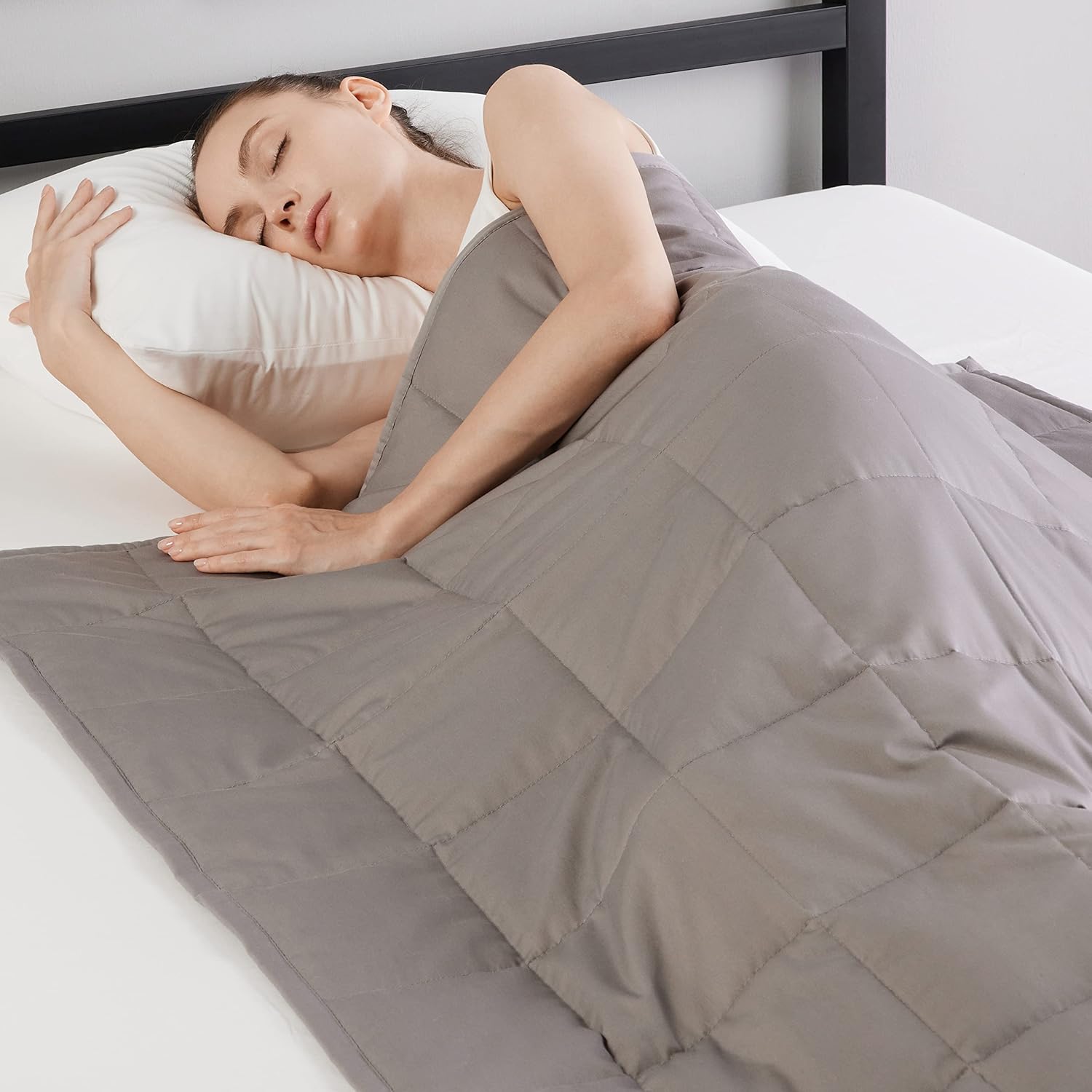 Amazon Basics Gewichtsdecke aus Baumwolle Beschwerungsdecke alle Jahreszeiten 9 kg 122 x 183 cm (Doppel), lit double dunkelgrau