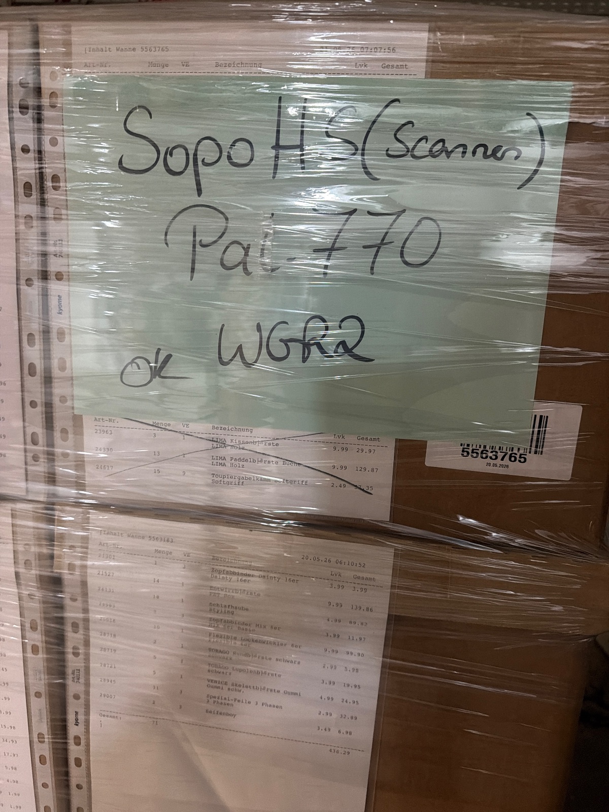 Kartonverpackung, Stretchfolie, Handgeschriebenes Etikett, Scanner