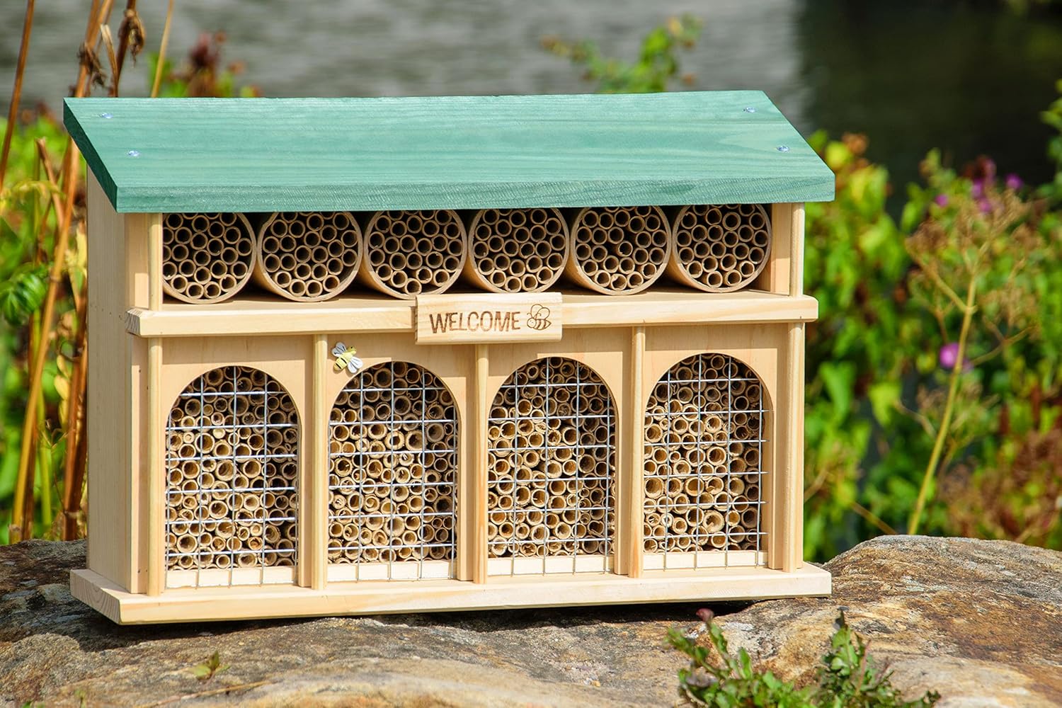dobar green label Großes Wildbienenhotel "Dublin" - Insektenhotel für Wildbienen & Insekten - Bienenhaus Holz Insektennisthilfe Grün
