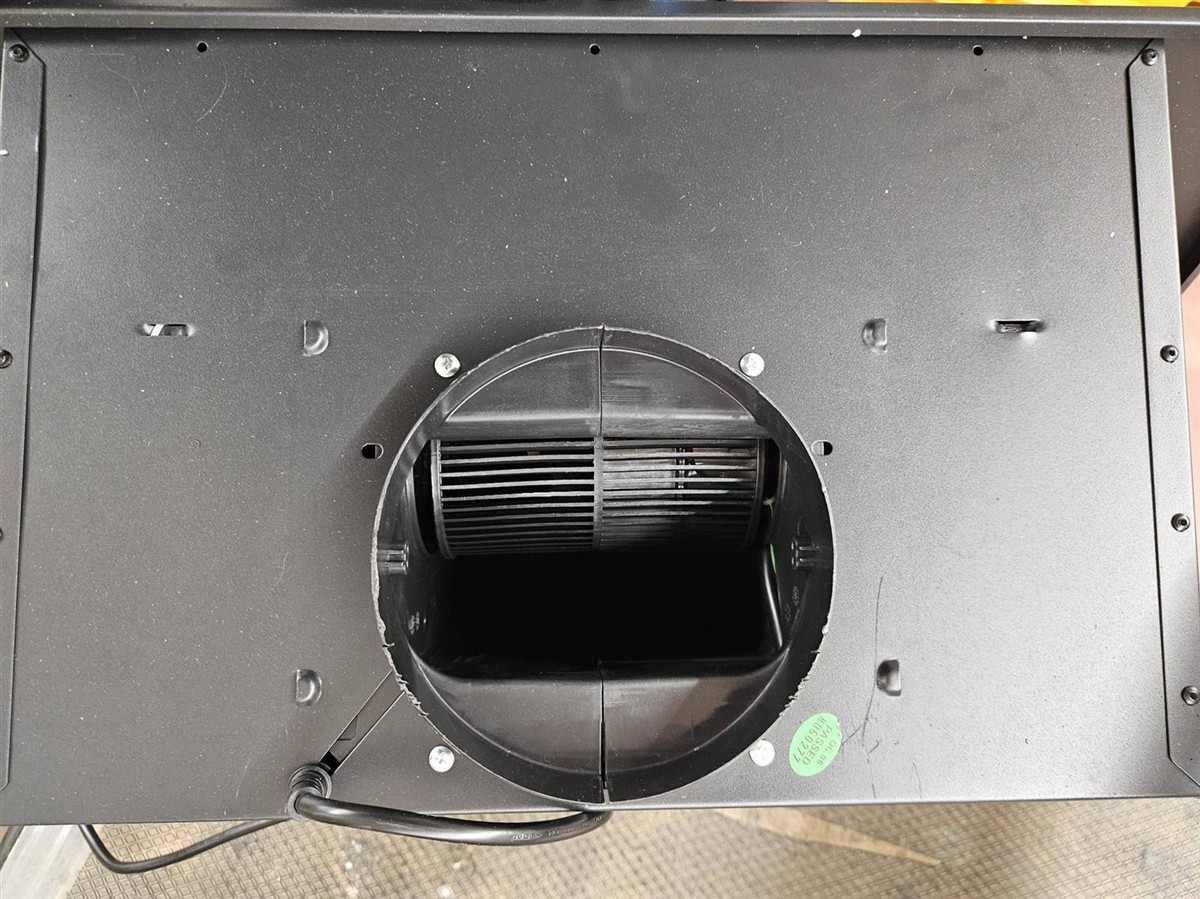 Belüftung, runder Belüftungsgitter, Rohrleitung, Ventilator, schwarz Kunststoff