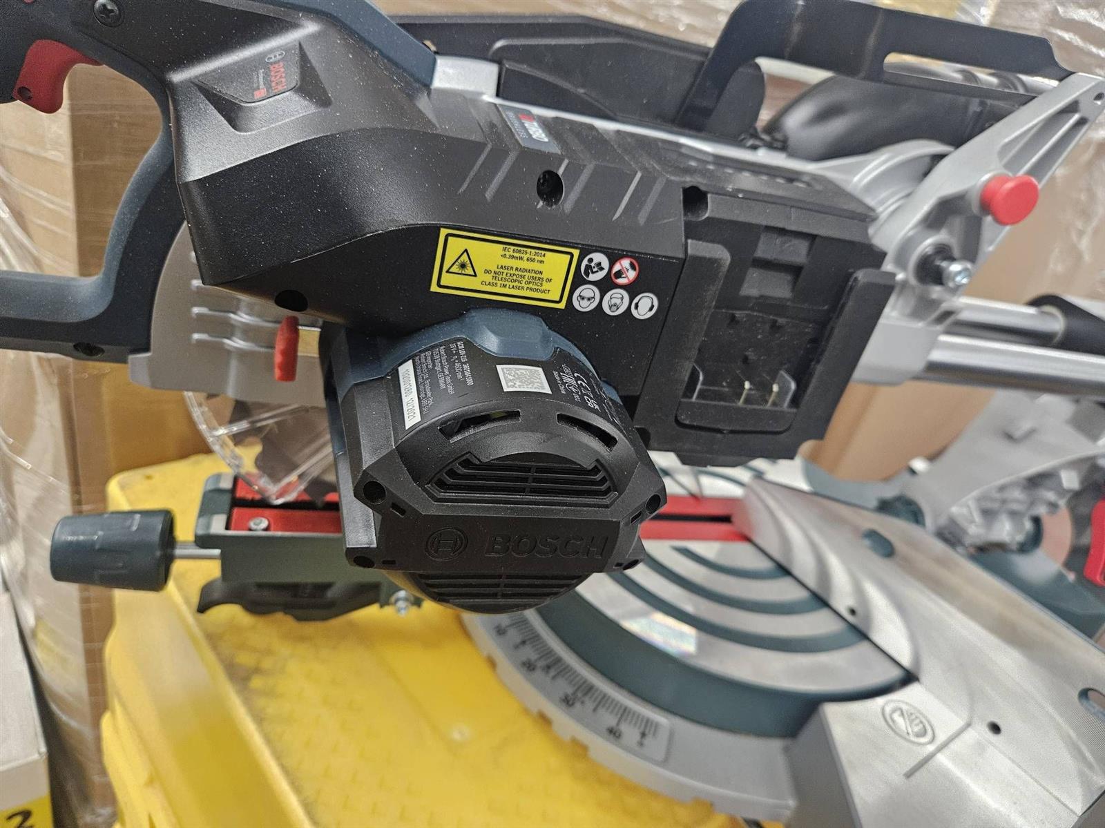 Bosch Professional Akku-Kapp- und Gehrungssäge GCM 18 V-216 D #E574