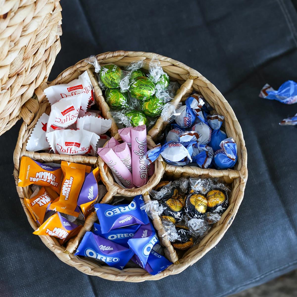 HMF Teebox für Teebeutel geflochten aus Wasserhyazinthe, Tee Aufbewahrungsbox mit 7 großen Fächern 27 x 27 x 11 cm