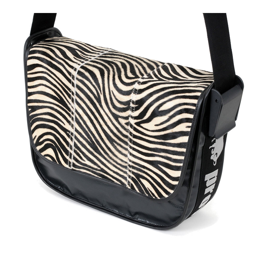 Messenger Bag BIG PROVOKED 38x30 Kuhfell Zebra, Plane: schwarz