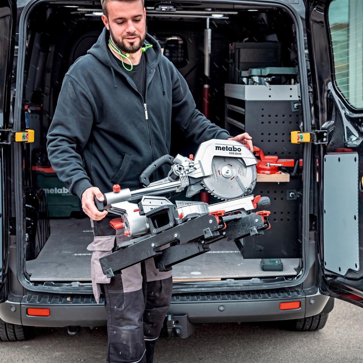 Metabo Kappsäge und Zugsäge KGS 254 M mit Hartmetall Sägeblättern