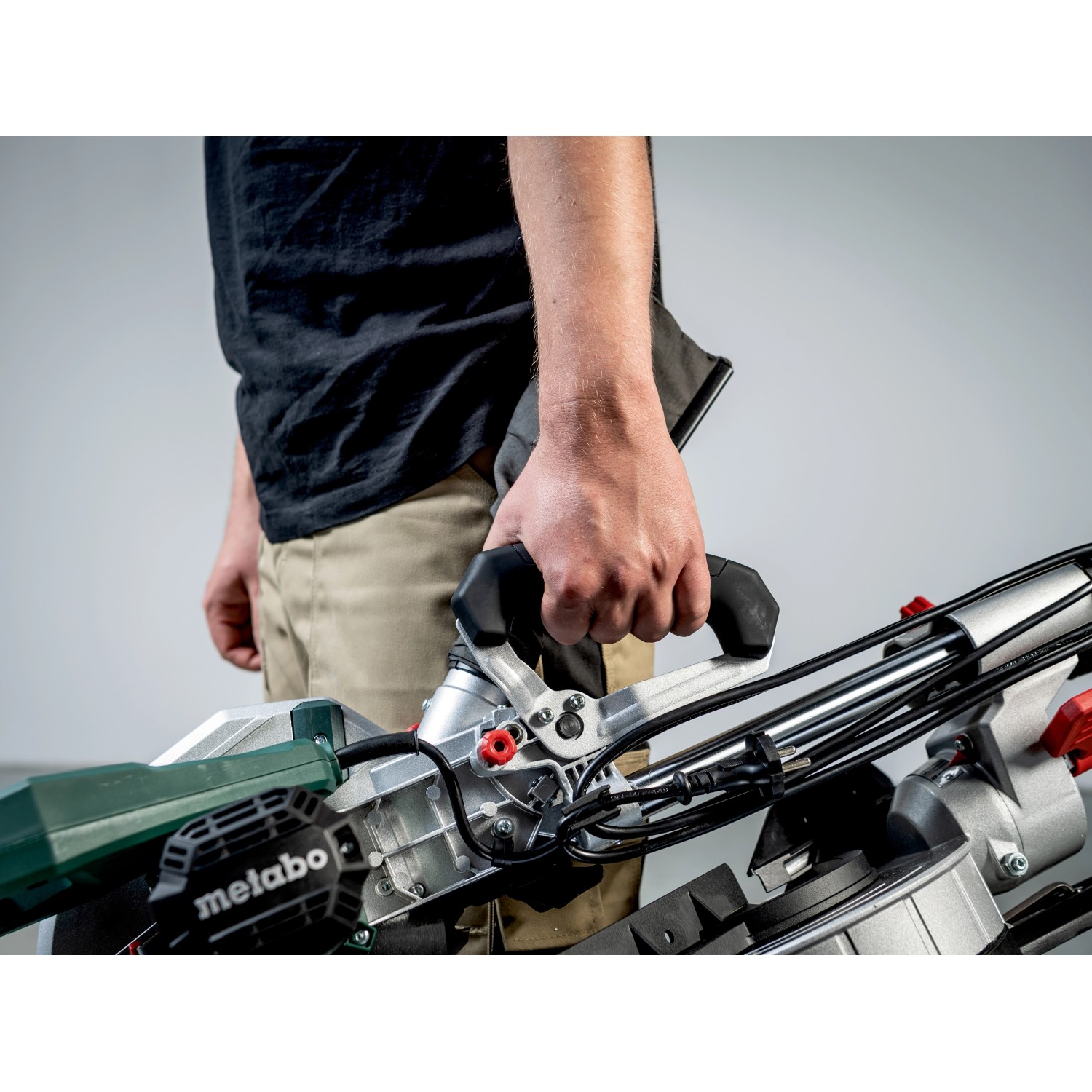 Metabo Kappsäge und Zugsäge KGS 254 M mit Hartmetall Sägeblättern
