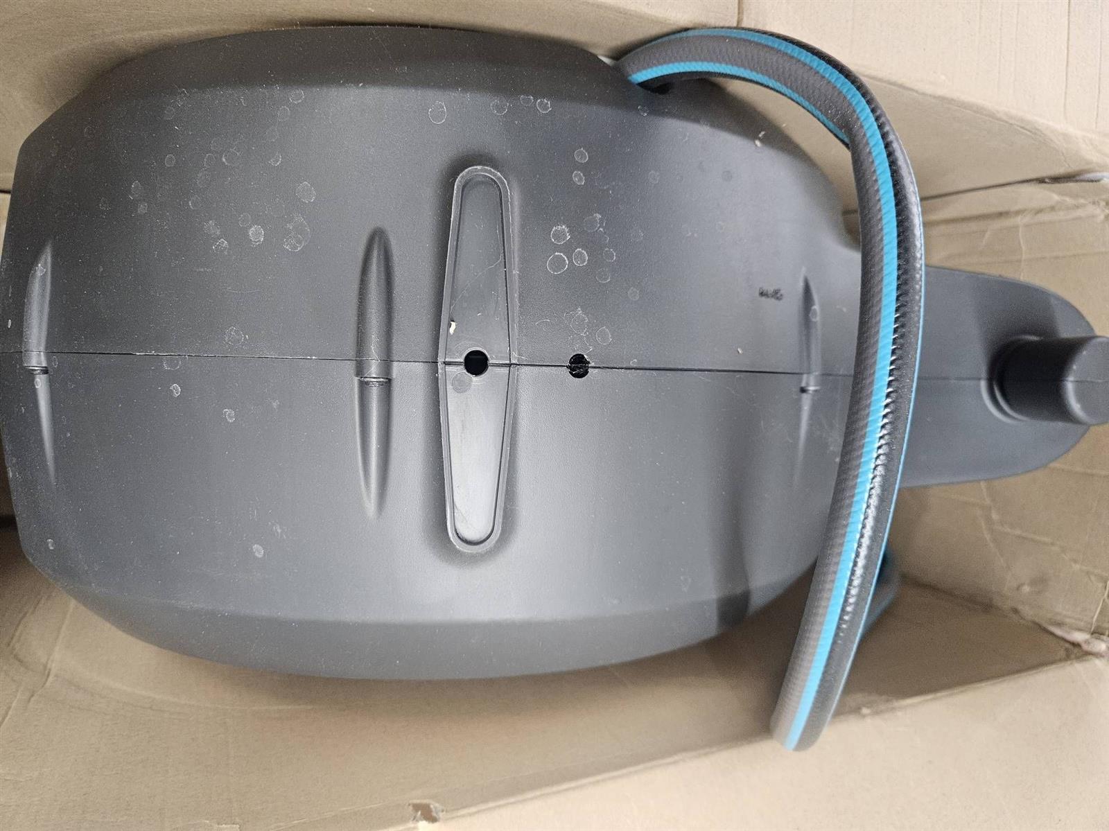 Gardena Wand-Schlauchbox RollUp M/L (weiß) 25 m flexible Bewässerung für mittelgroße bis große Gärten, Schwenkbare Schlauchbox, inkl. 25 m Gardena Qualitätschlauch #E497