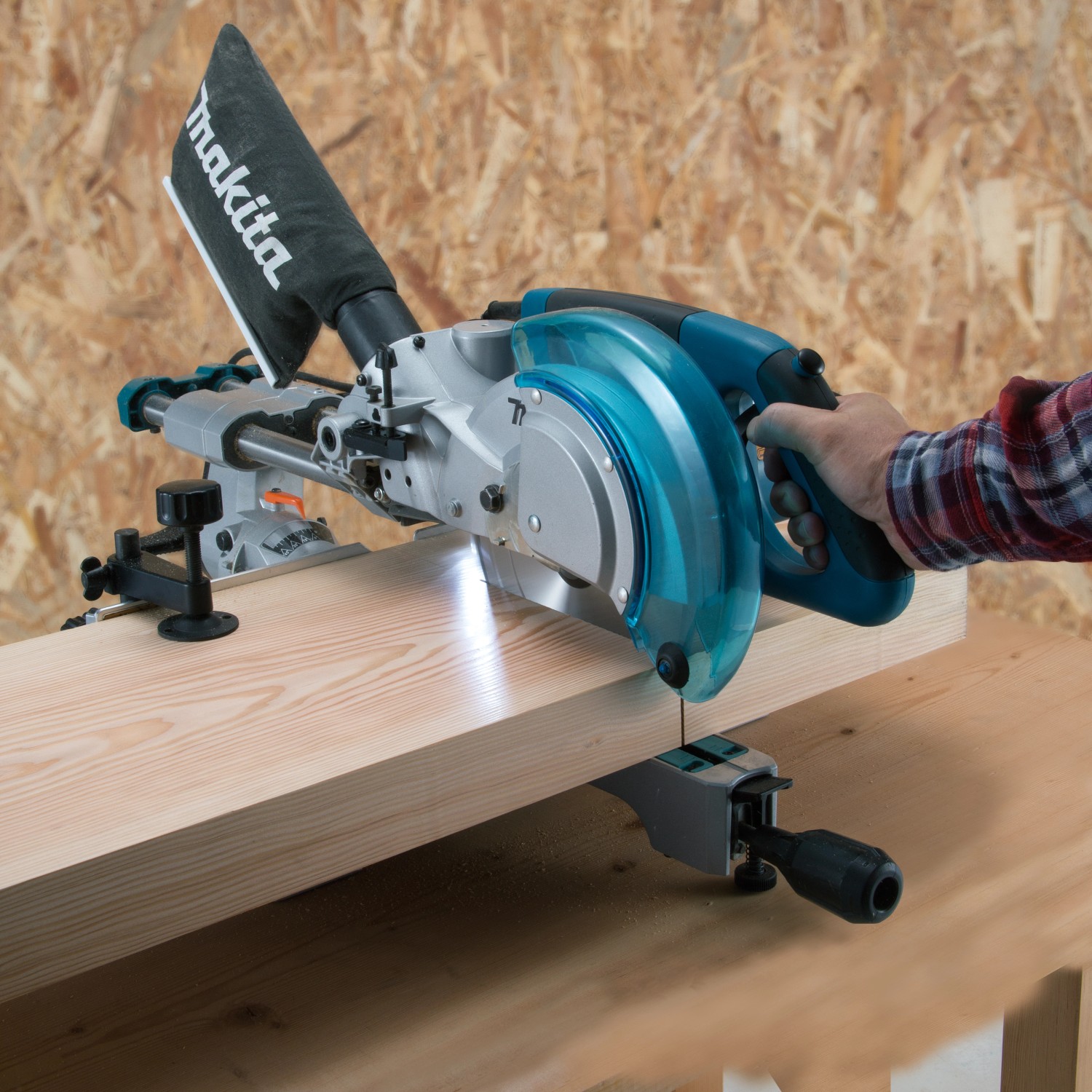 Makita Kapp und Gehrungssäge LS0815FLN 216 mm