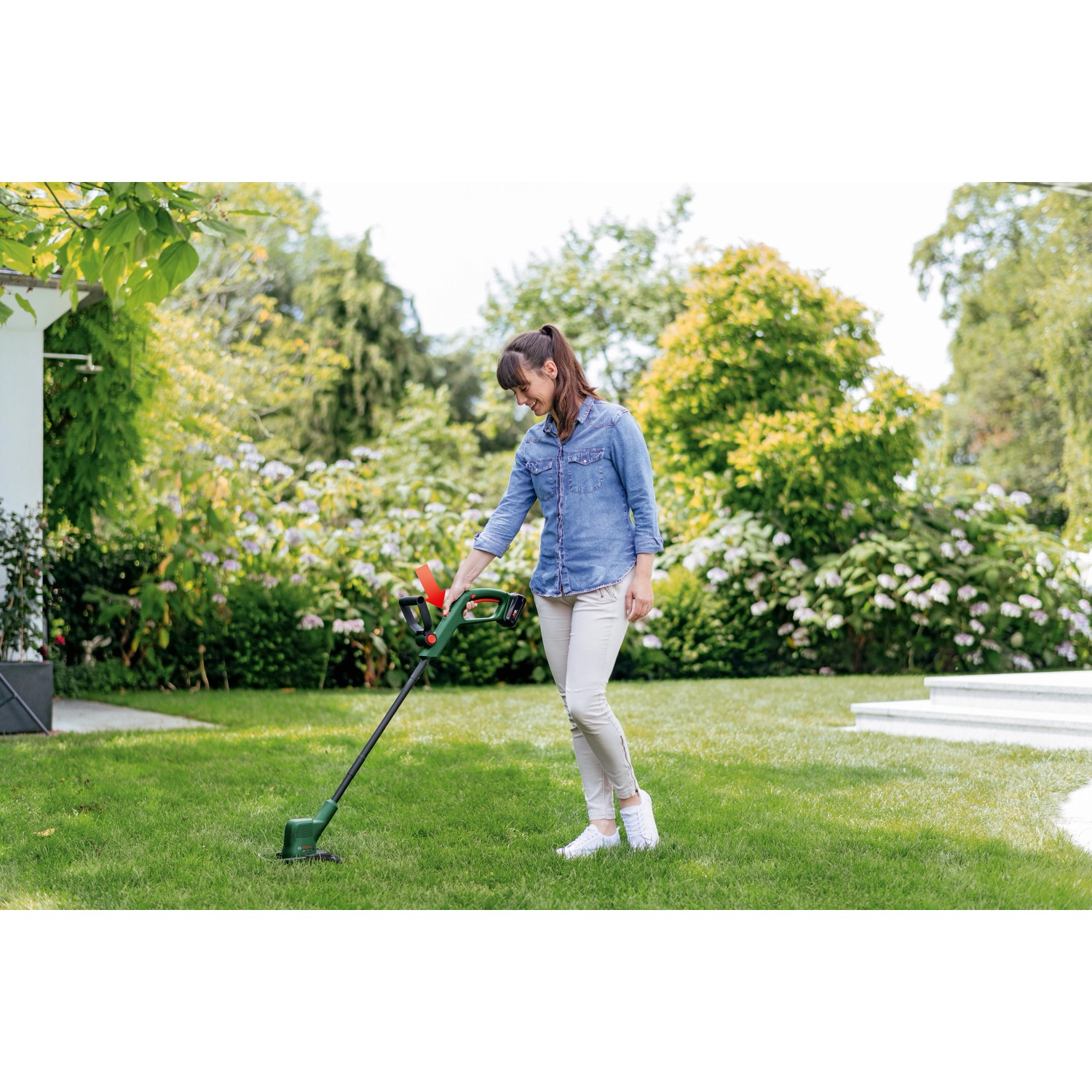 Bosch Akku Rasentrimmer EasyGrassCut 18V 230 mit Akku und Ladegerät