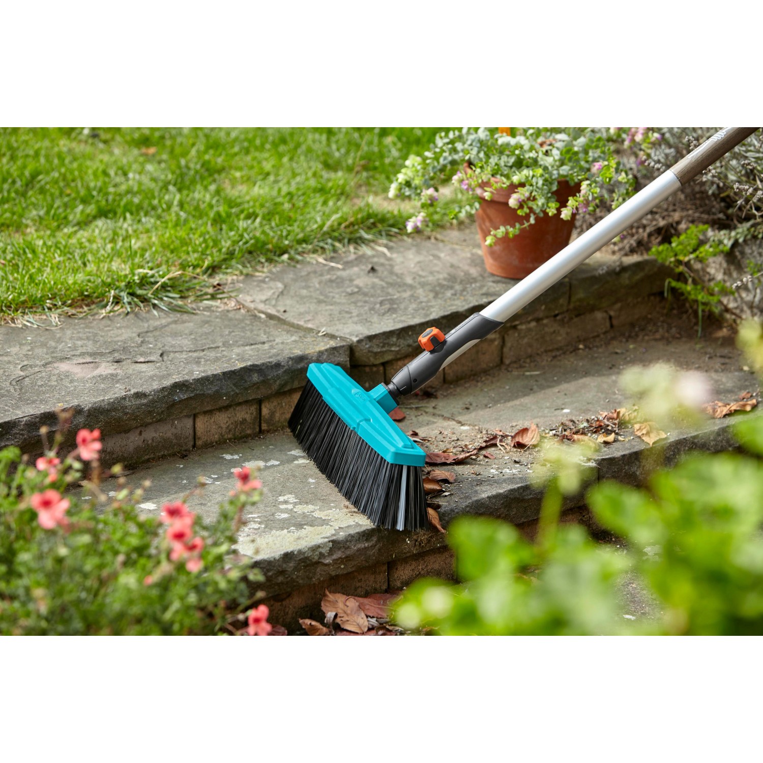 Gardena Combisystem Komplettangebot mit Straßenbesen, Fugenbürste M und Stiel