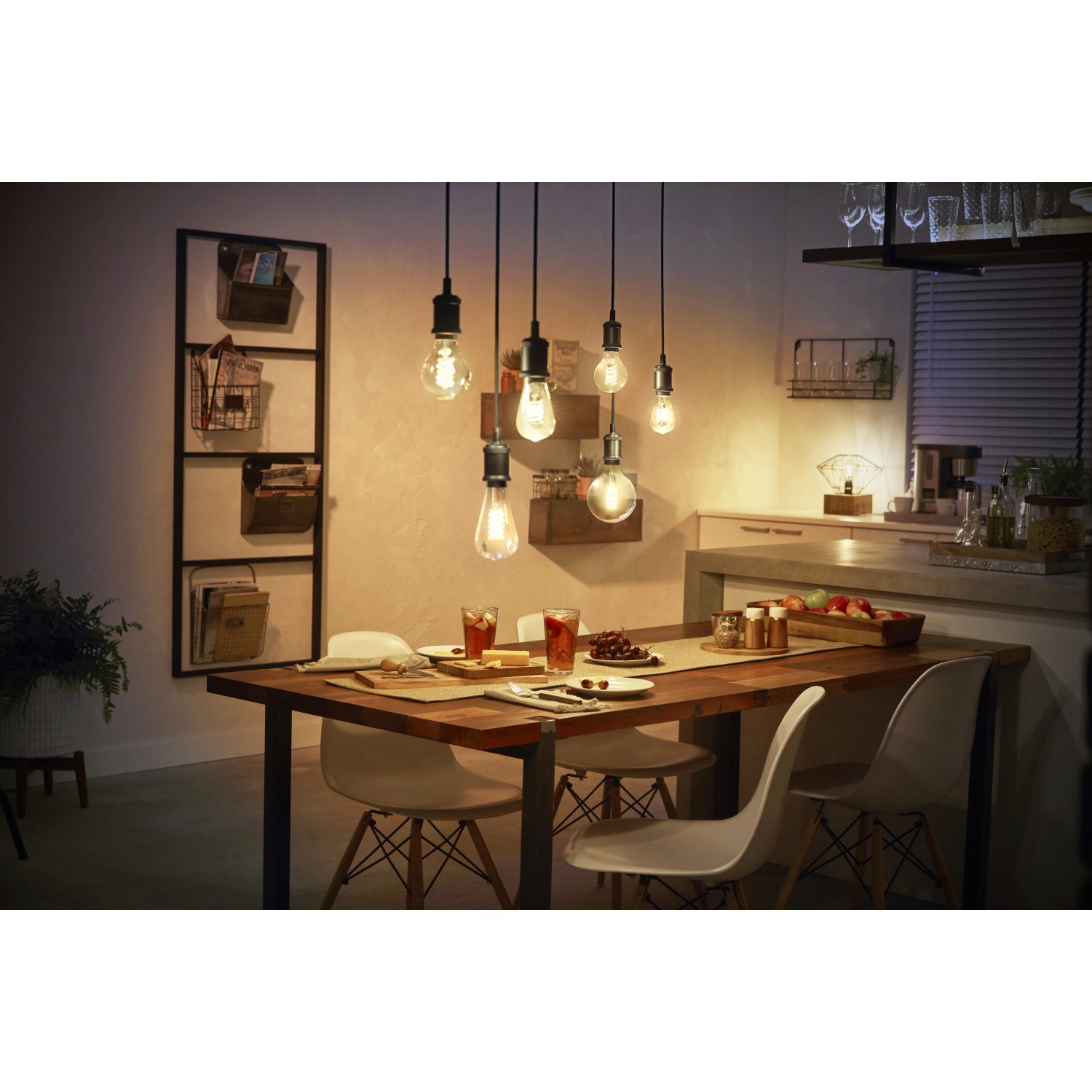 Philips Hue LED Leuchtmittel E27 Einzelpack White ST72 Filament 550 lm