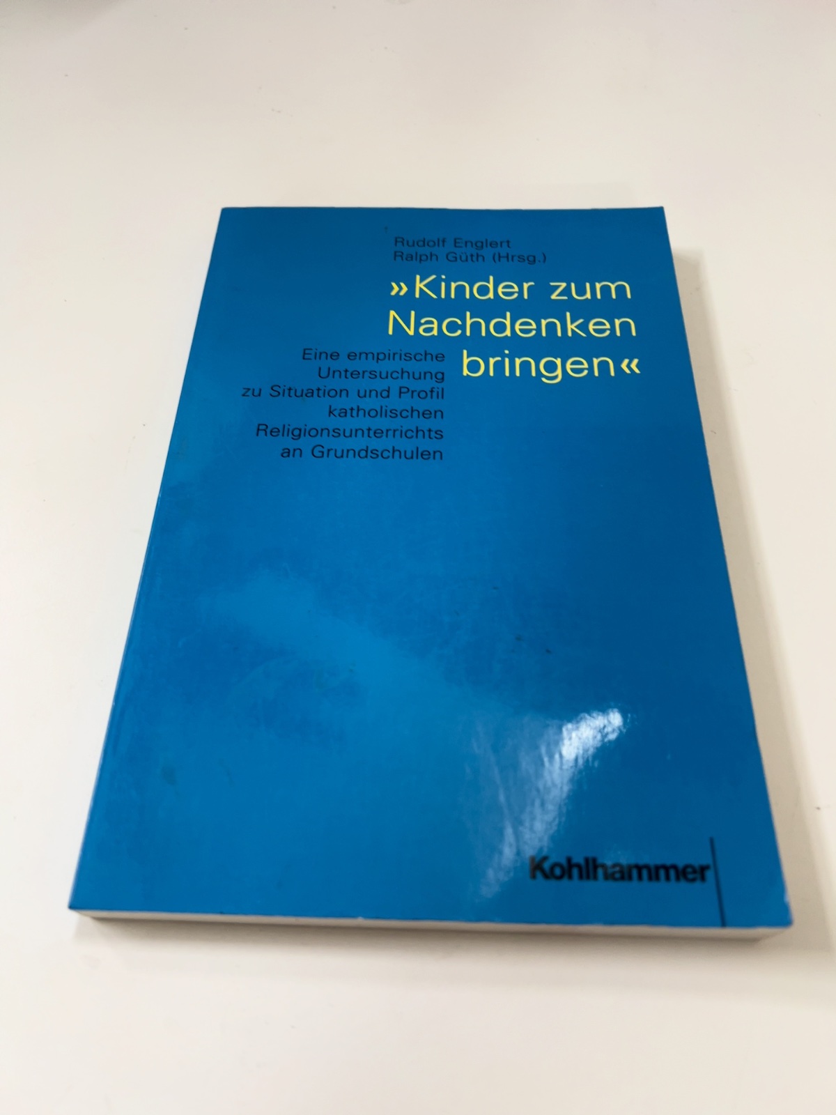 Buch, Kohlhammer, Blauer Einband, Titeltext, Kinder zum Nachdenken