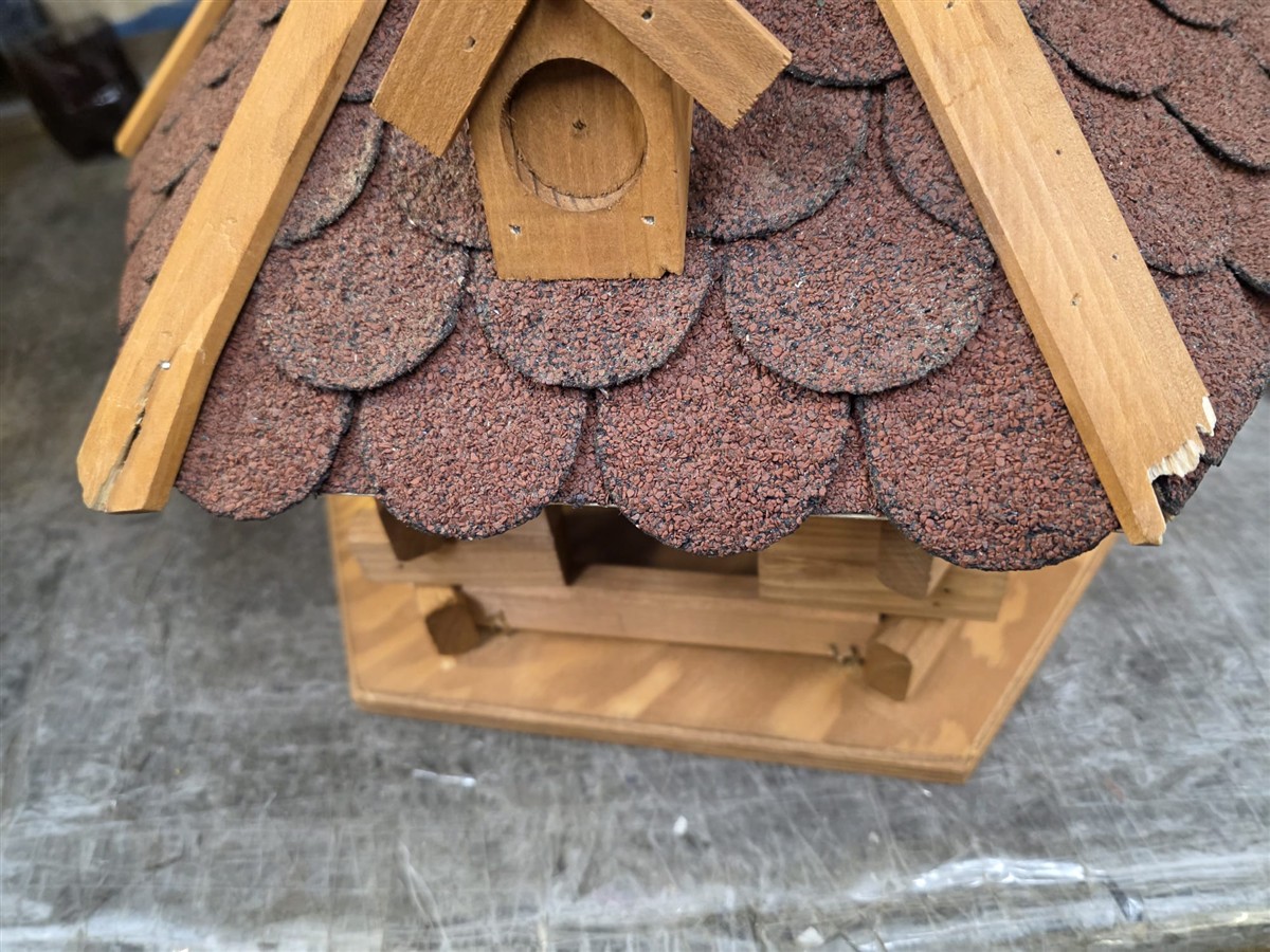 Vogelhaus, Kirschholz, Schindeln, Holzbau, Dachspitz