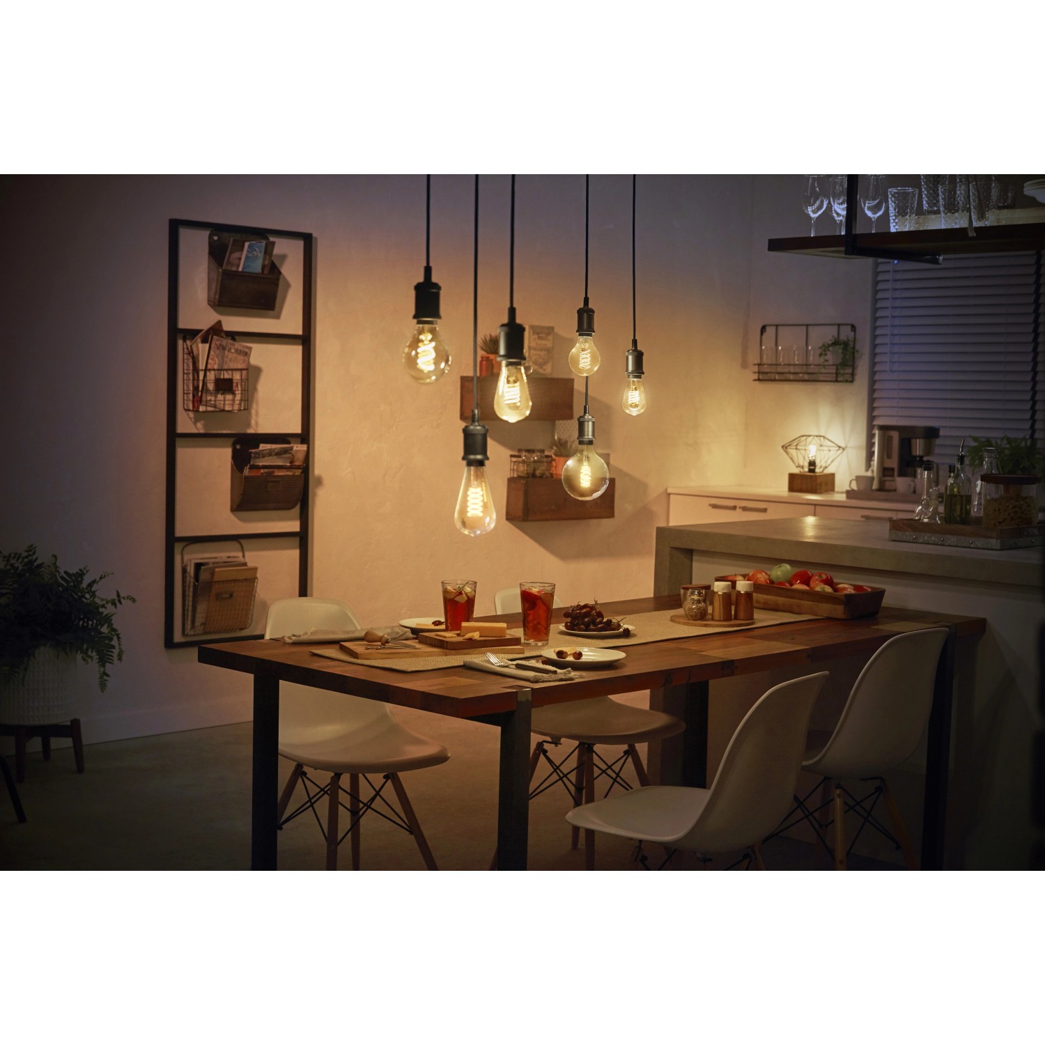 Philips Hue LED Leuchtmittel E27 Einzelpack White ST72 Filament 550 lm