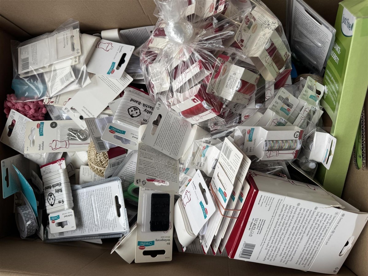 Trainerbedarf, Fäden, Verpackung, Kartonbox, Sortiment Kleinteile