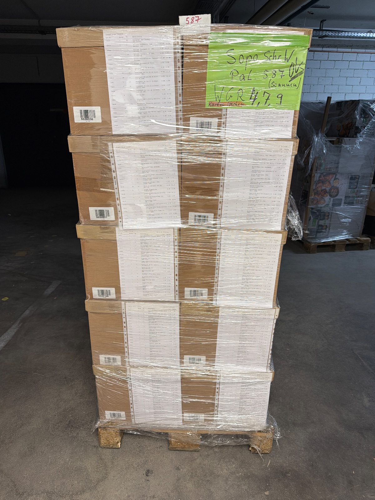 Kartonstapel, Wellpappe, Stretchfolie, Versandetiketten, Holzpalette