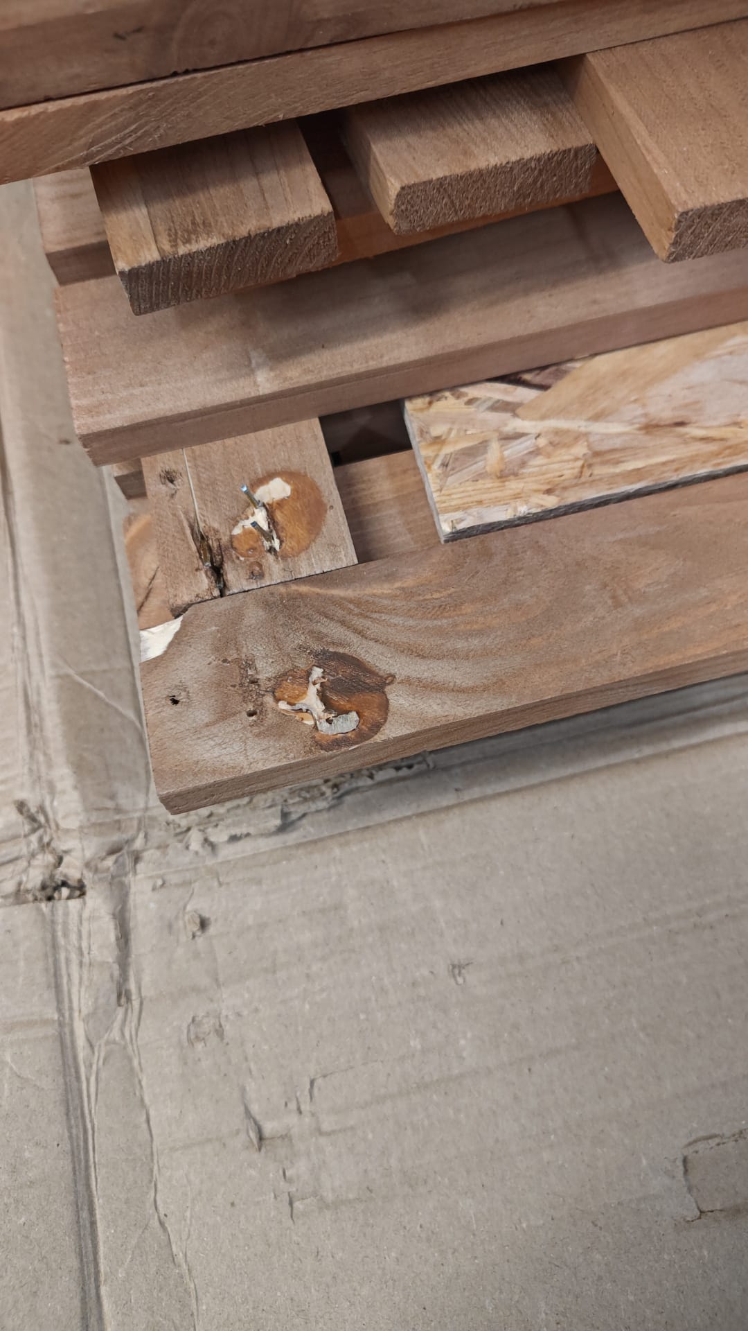 Holz, Holzlatten, Spanplatte, Holzpalette, verpackungskarton