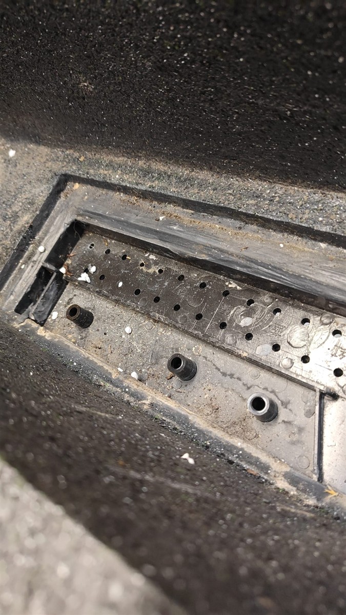 Grill, Toaster, Metallische Perforationen, Aussparungen/Löcher, Staubiges Innenraum