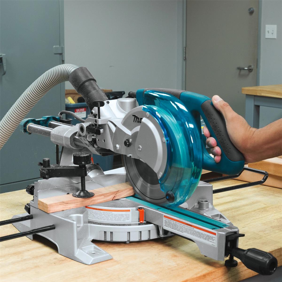 Makita Kapp und Gehrungssäge LS0815FLN 216 mm