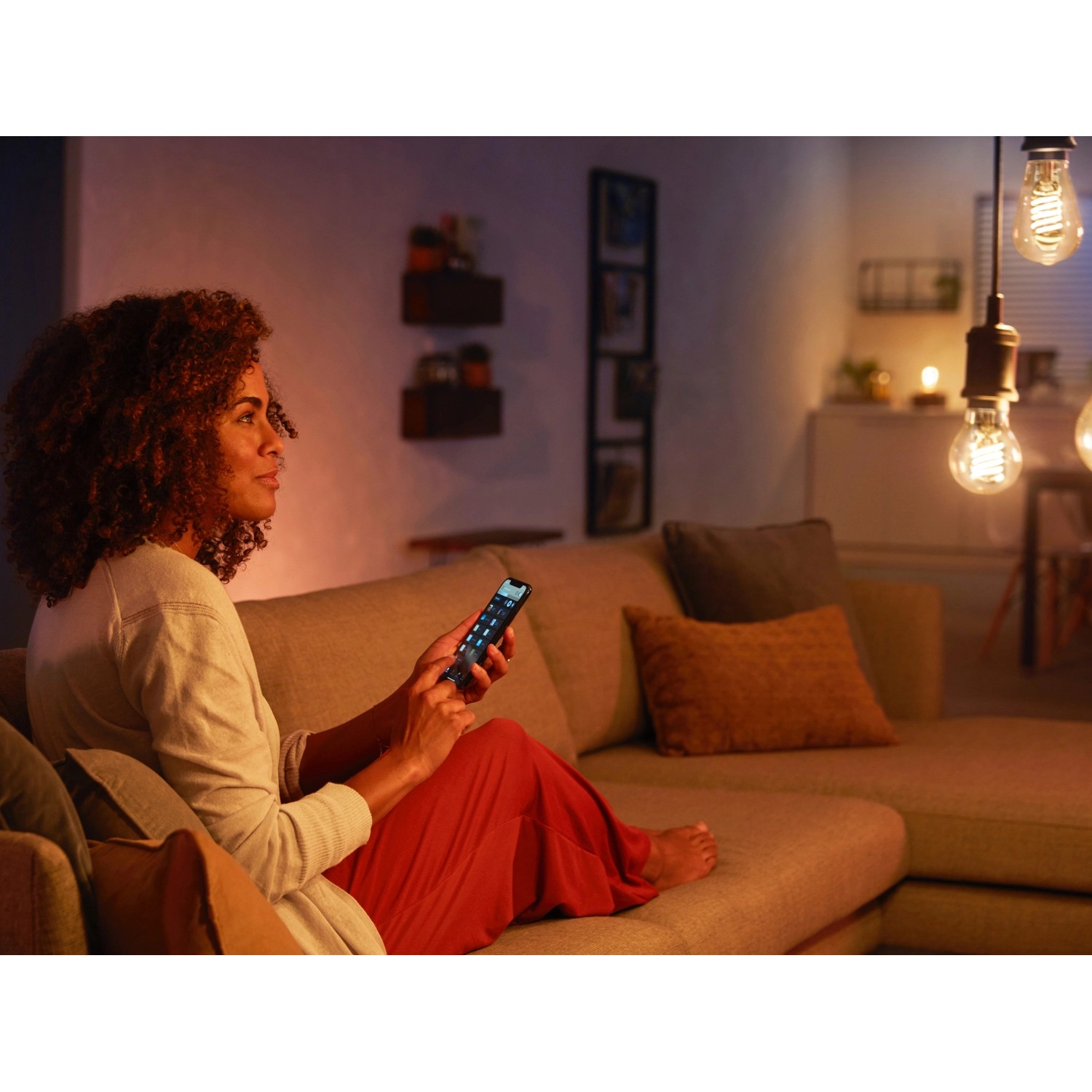 Philips Hue LED Leuchtmittel E27 Einzelpack White ST72 Filament 550 lm