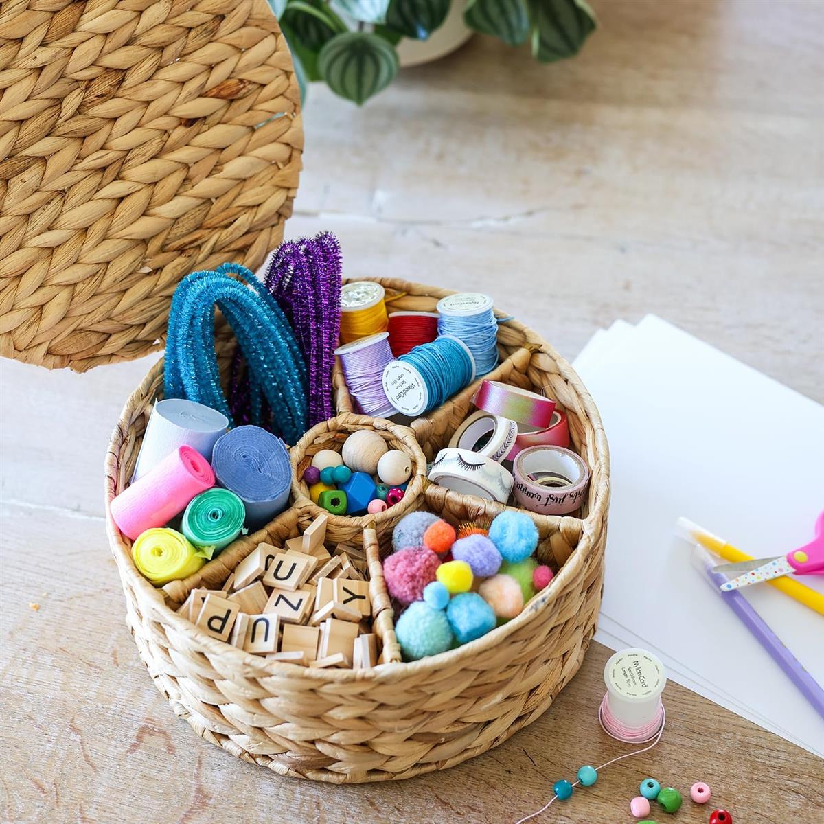 HMF Teebox für Teebeutel geflochten aus Wasserhyazinthe, Tee Aufbewahrungsbox mit 7 großen Fächern 27 x 27 x 11 cm