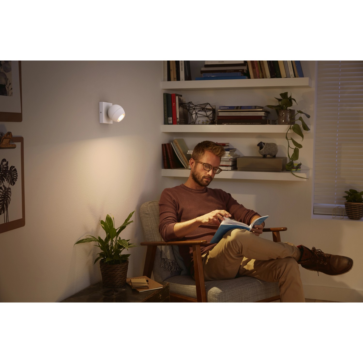 Philips Hue Spot 1 flg. White Ambiance Buckram Weiß 250 lm inkl. Dimmer