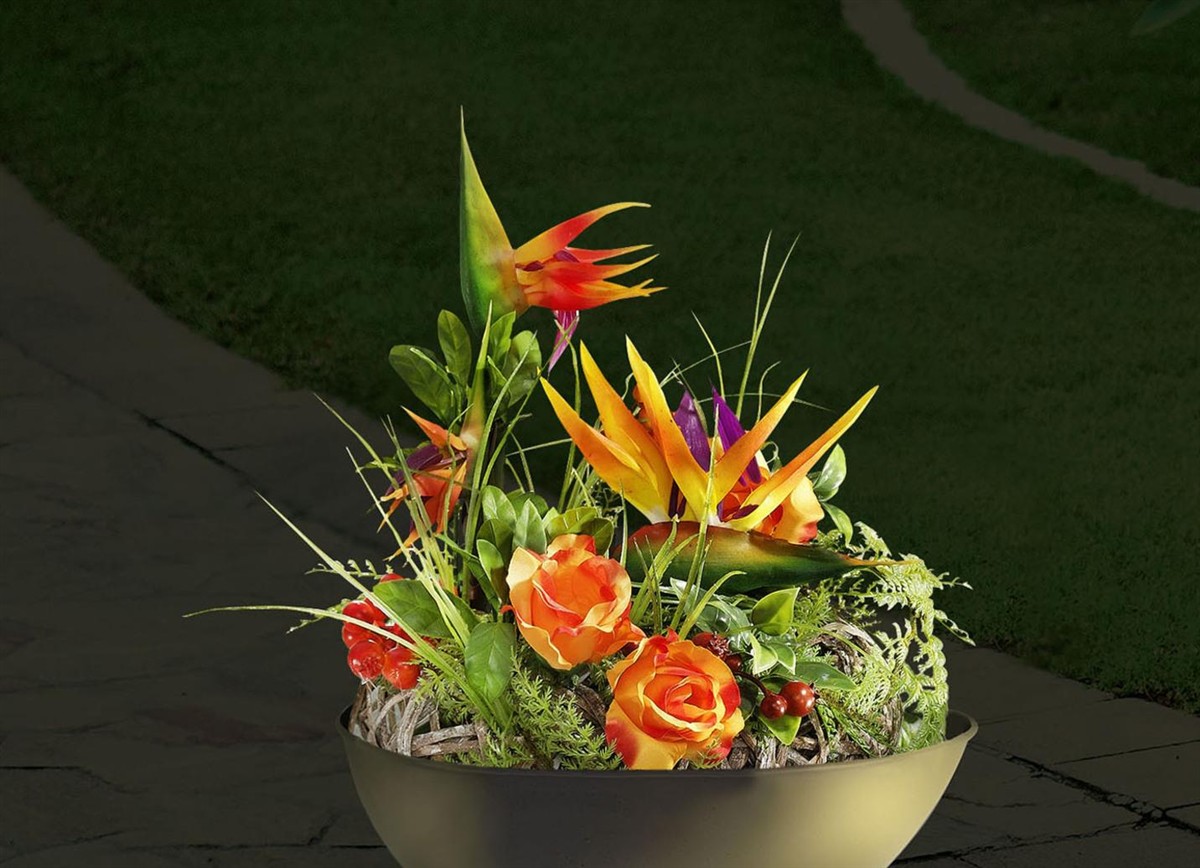 Blumenarrangement, Orchidee, Lilien, Korbdeko, Farbzusammenstellung