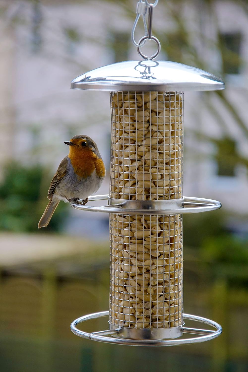 dobar Vogelfuttersäule mit Edelstahlschlaufe - Futterstation für Wildvögel - Vogelfutterspender mit Netz für Nüsse -Futterspender aus Stahl für Garten/Terrasse/Balkon - Ø 14 cm x 26 cm - Silber