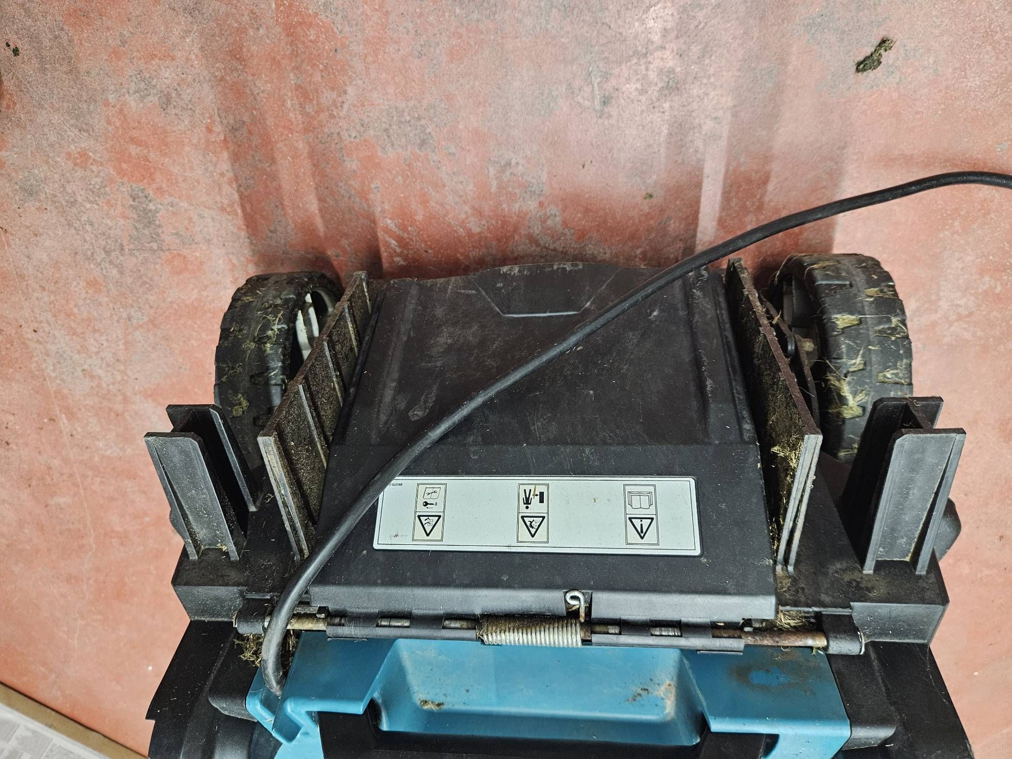 Makita Akku Rasenmäher DLM382PM2 2x 18 V mit Akkus und Ladegerät #E521