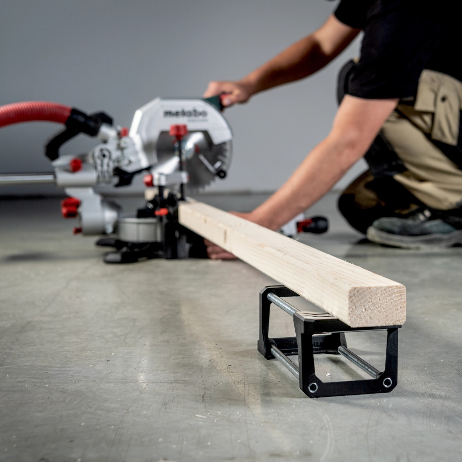 Metabo Kappsäge und Zugsäge KGS 254 M mit Hartmetall Sägeblättern